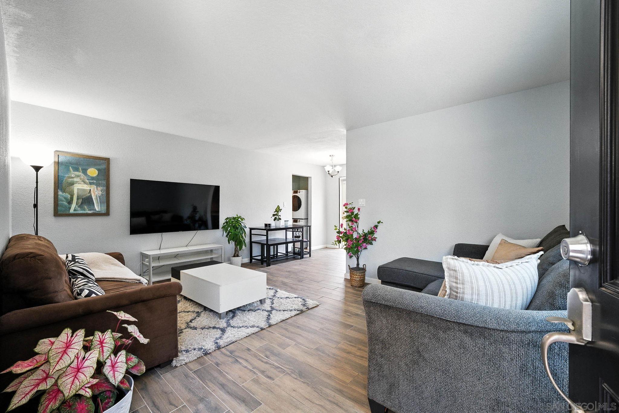 Detail Gallery Image 1 of 1 For 6666  Beadnell Way  #1,  San Diego,  CA 92117 - 1 Beds | 1 Baths