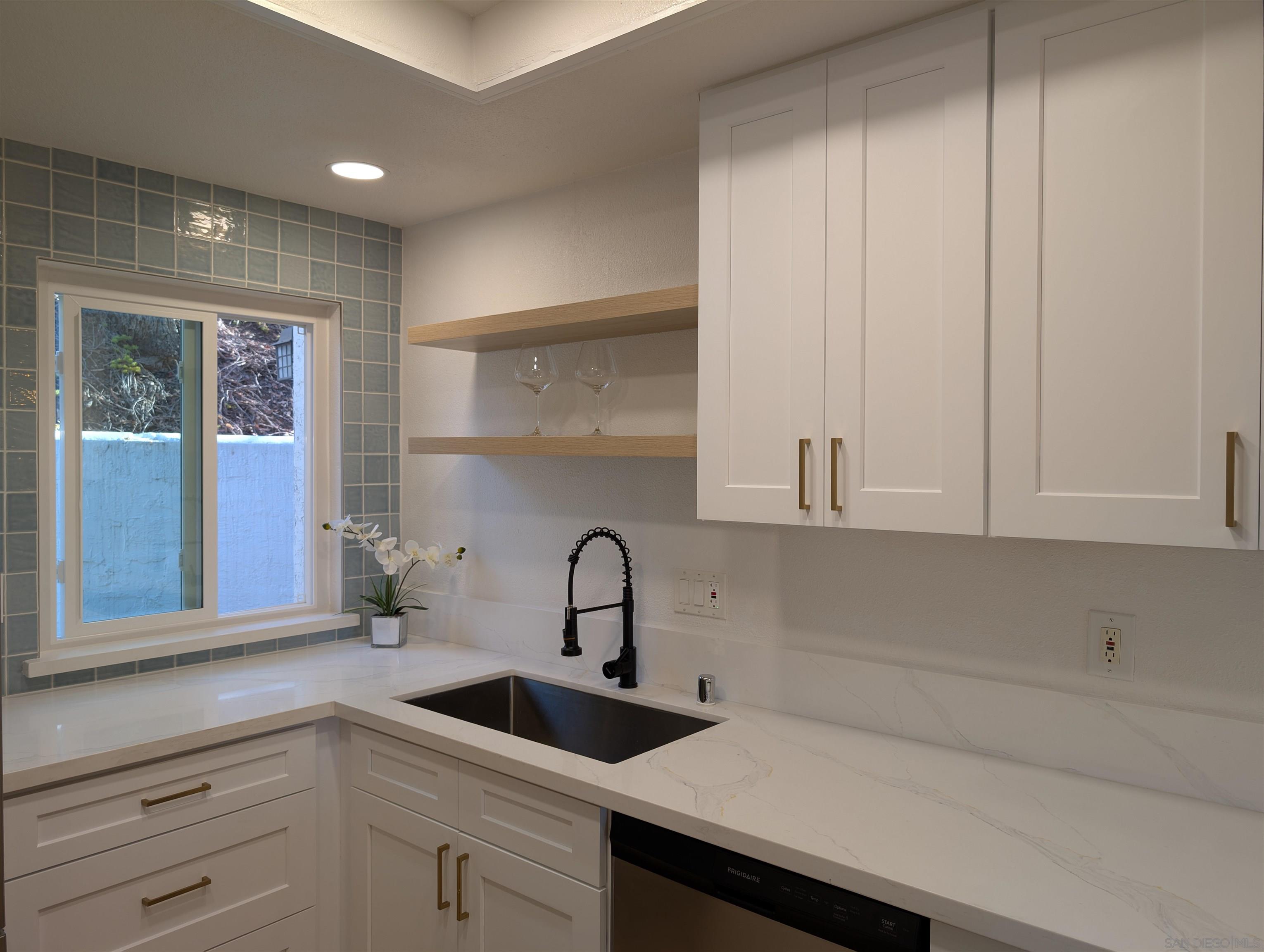 Detail Gallery Image 1 of 1 For 4950  Lantana Dr  #2,  San Diego,  CA 92105 - 2 Beds | 1/1 Baths