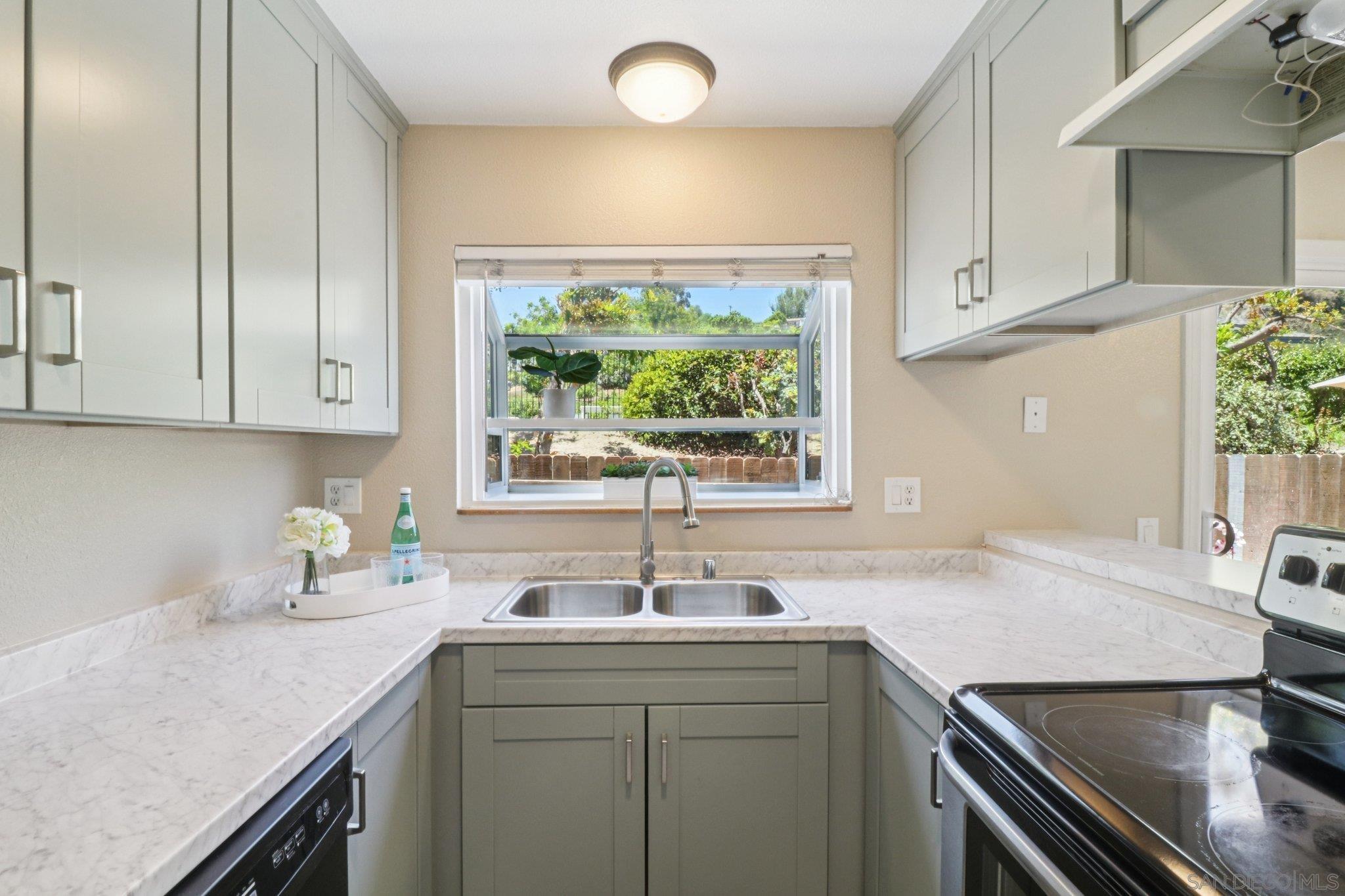 Front Image Thumbnail for SD250031183