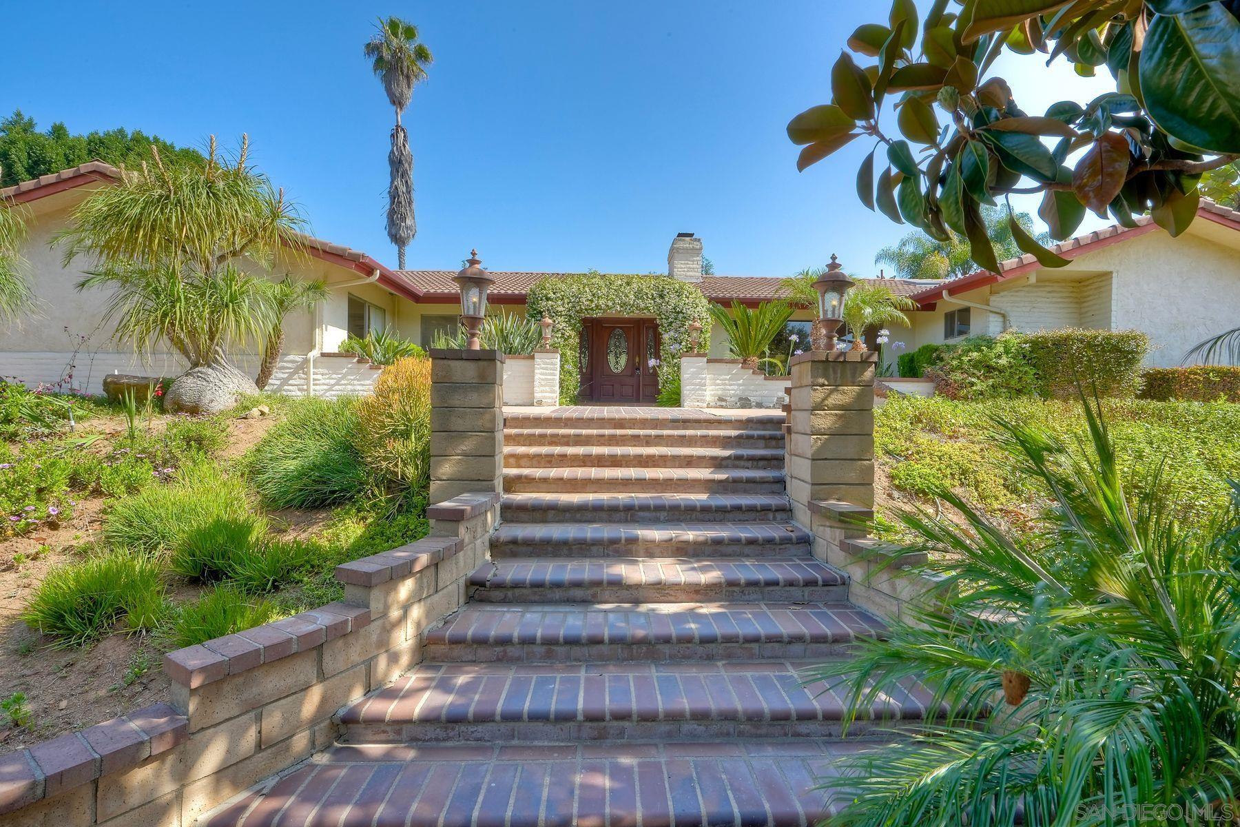 Detail Gallery Image 1 of 1 For 11534  Rolling Hills Dr, El Cajon,  CA 92020 - 5 Beds | 3/1 Baths