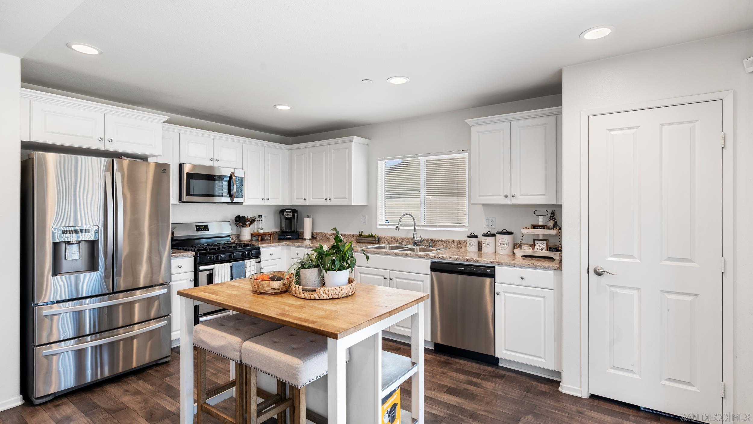 Detail Gallery Image 10 of 34 For 29483  Beeler Rd, Winchester,  CA 92596 - 4 Beds | 3 Baths