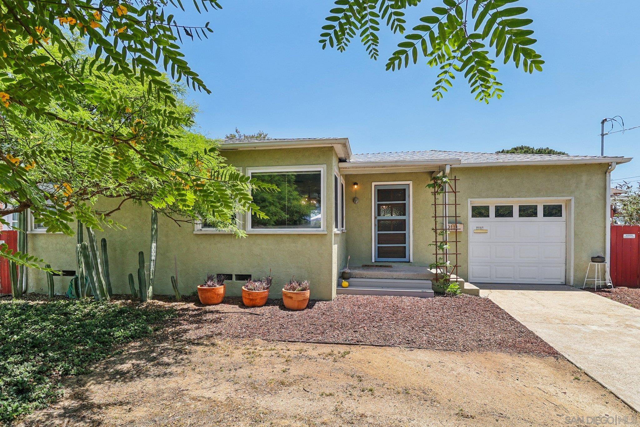 Detail Gallery Image 1 of 1 For 2111  O Avenue, National City,  CA 91950 - 2 Beds | 1 Baths