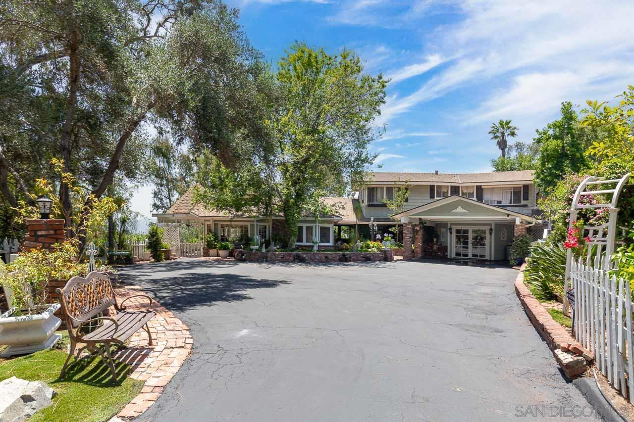 Detail Gallery Image 1 of 1 For 11339  Rolling Hills Dr, El Cajon,  CA 92020 - 5 Beds | 2/1 Baths