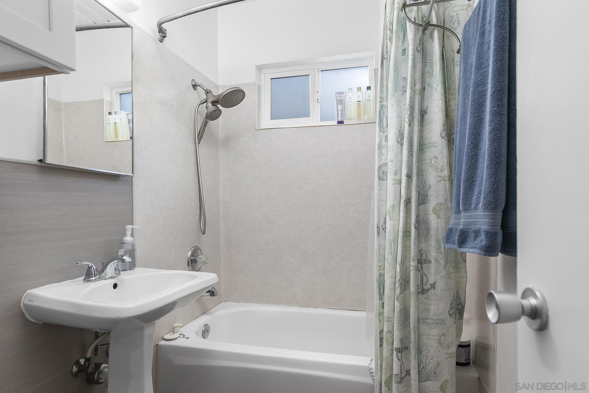 Detail Gallery Image 15 of 35 For 5038-40 W Point Loma Blvd, San Diego,  CA 92107 - – Beds | – Baths