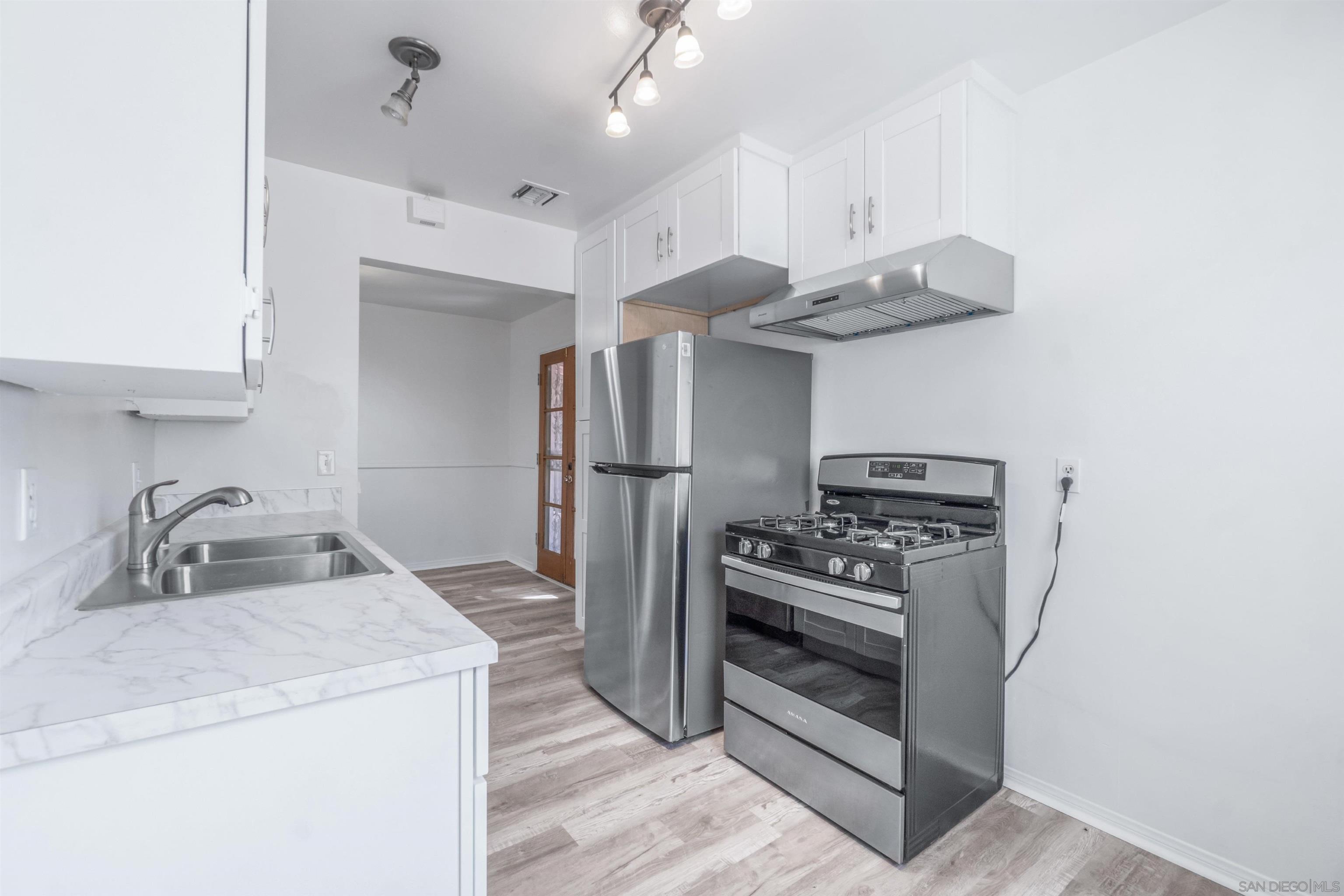 Detail Gallery Image 2 of 15 For 1795  Lemon Grove Ave, Lemon Grove,  CA 91945 - 3 Beds | 1 Baths