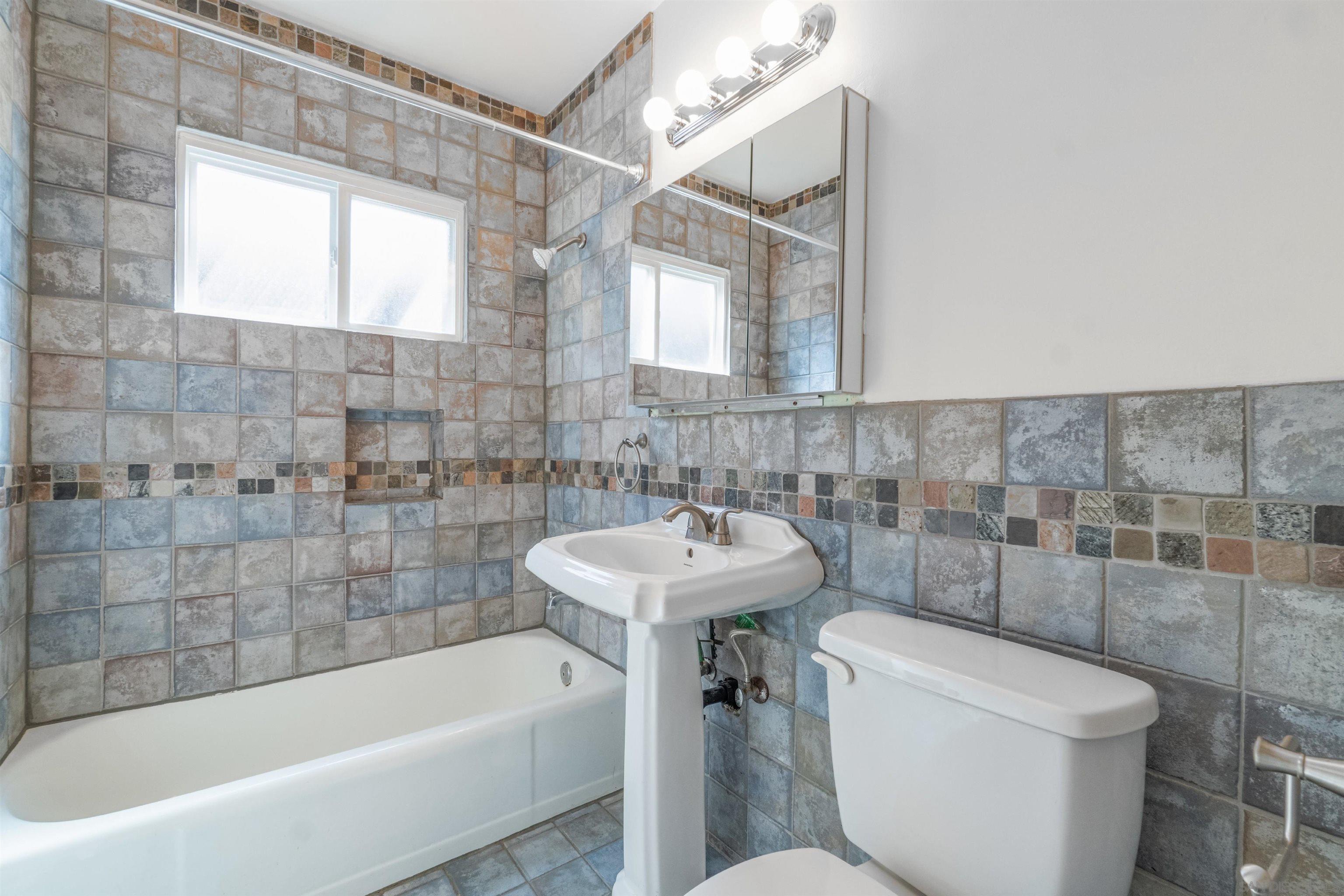 Detail Gallery Image 11 of 15 For 1795  Lemon Grove Ave, Lemon Grove,  CA 91945 - 3 Beds | 1 Baths