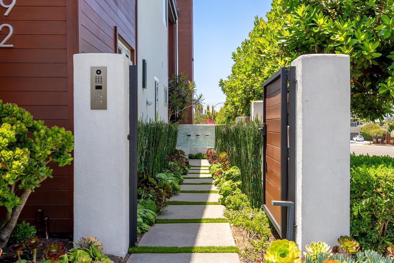 Detail Gallery Image 1 of 1 For 13792  Mercado Dr, Del Mar,  CA 92014 - 5 Beds | 3 Baths