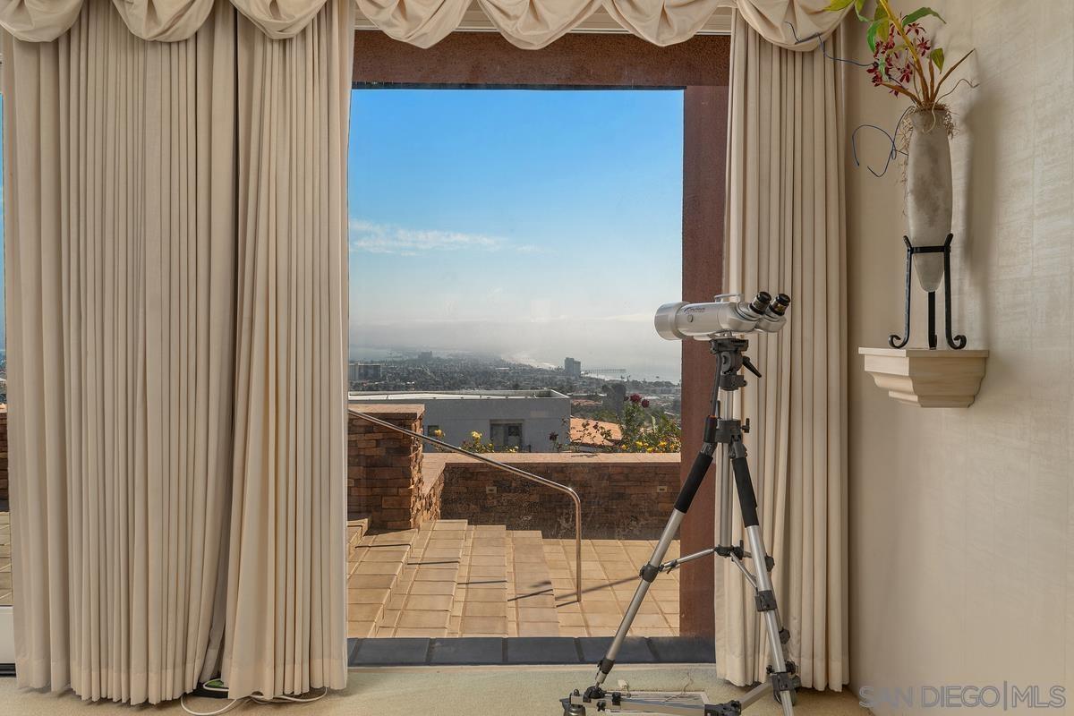 Detail Gallery Image 13 of 30 For 5717  Baja Mar, La Jolla,  CA 92037 - 4 Beds | 6/1 Baths