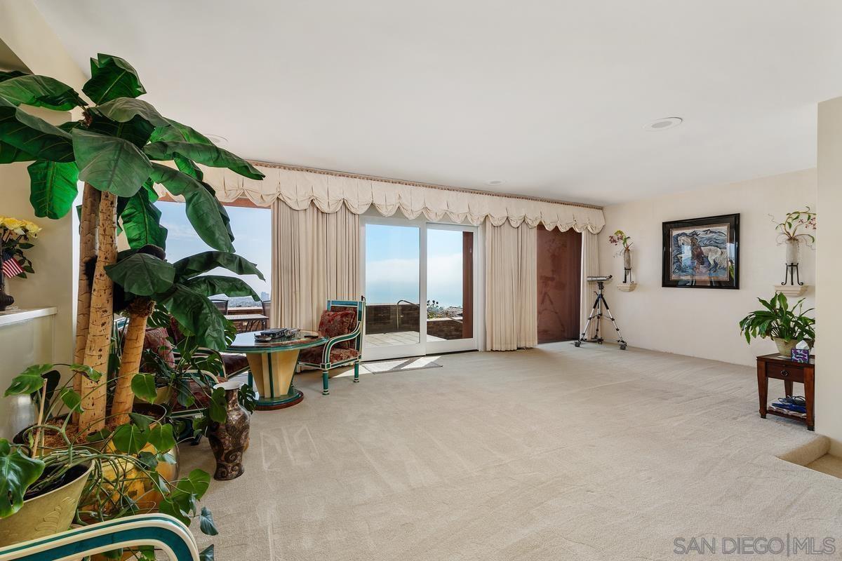 Detail Gallery Image 17 of 30 For 5717  Baja Mar, La Jolla,  CA 92037 - 4 Beds | 6/1 Baths