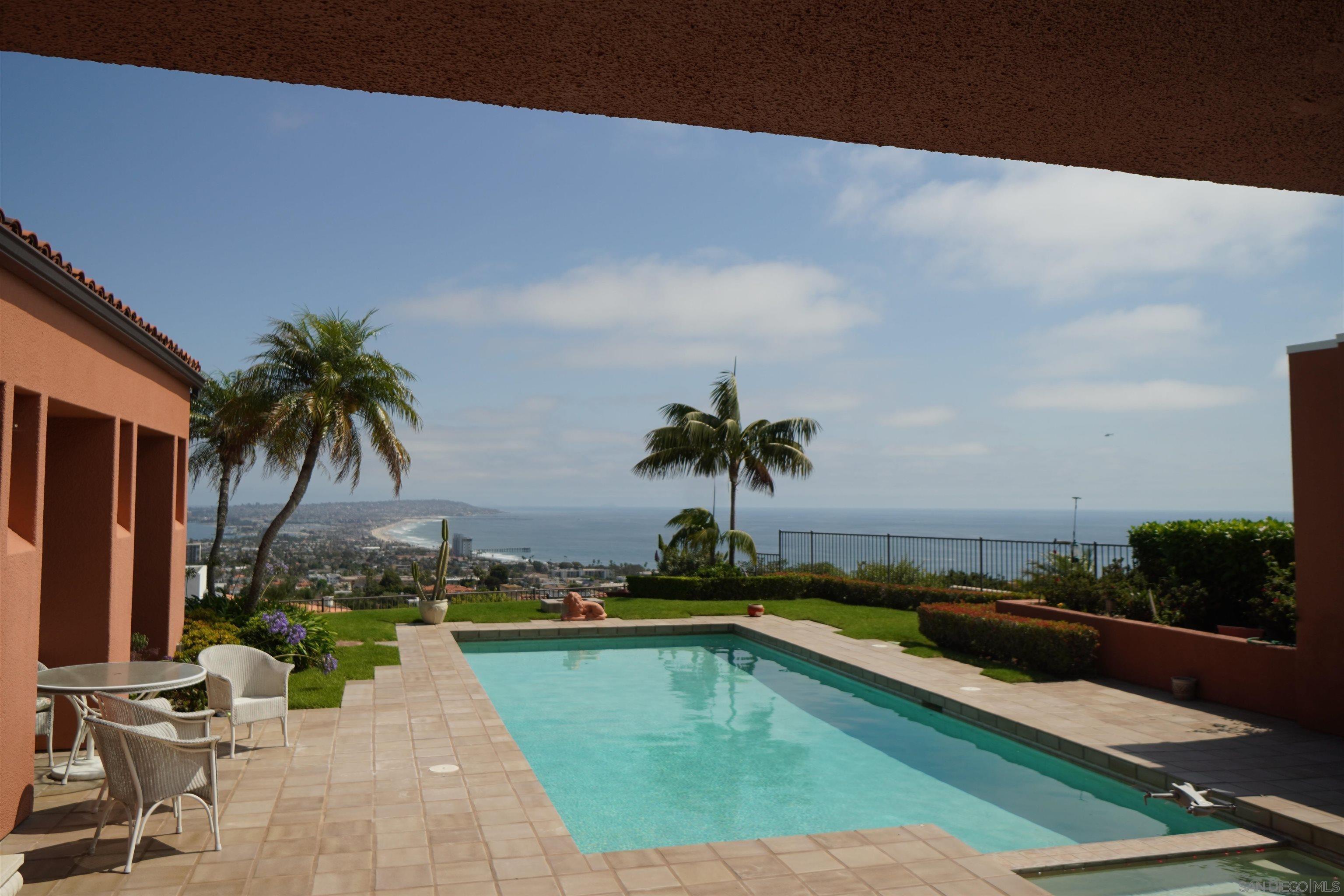 Detail Gallery Image 3 of 30 For 5717  Baja Mar, La Jolla,  CA 92037 - 4 Beds | 6/1 Baths