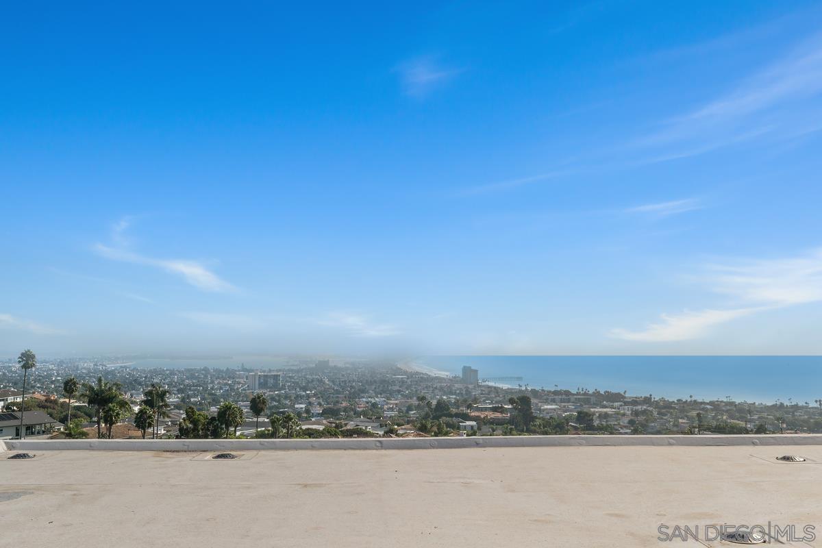 Detail Gallery Image 8 of 30 For 5717  Baja Mar, La Jolla,  CA 92037 - 4 Beds | 6/1 Baths