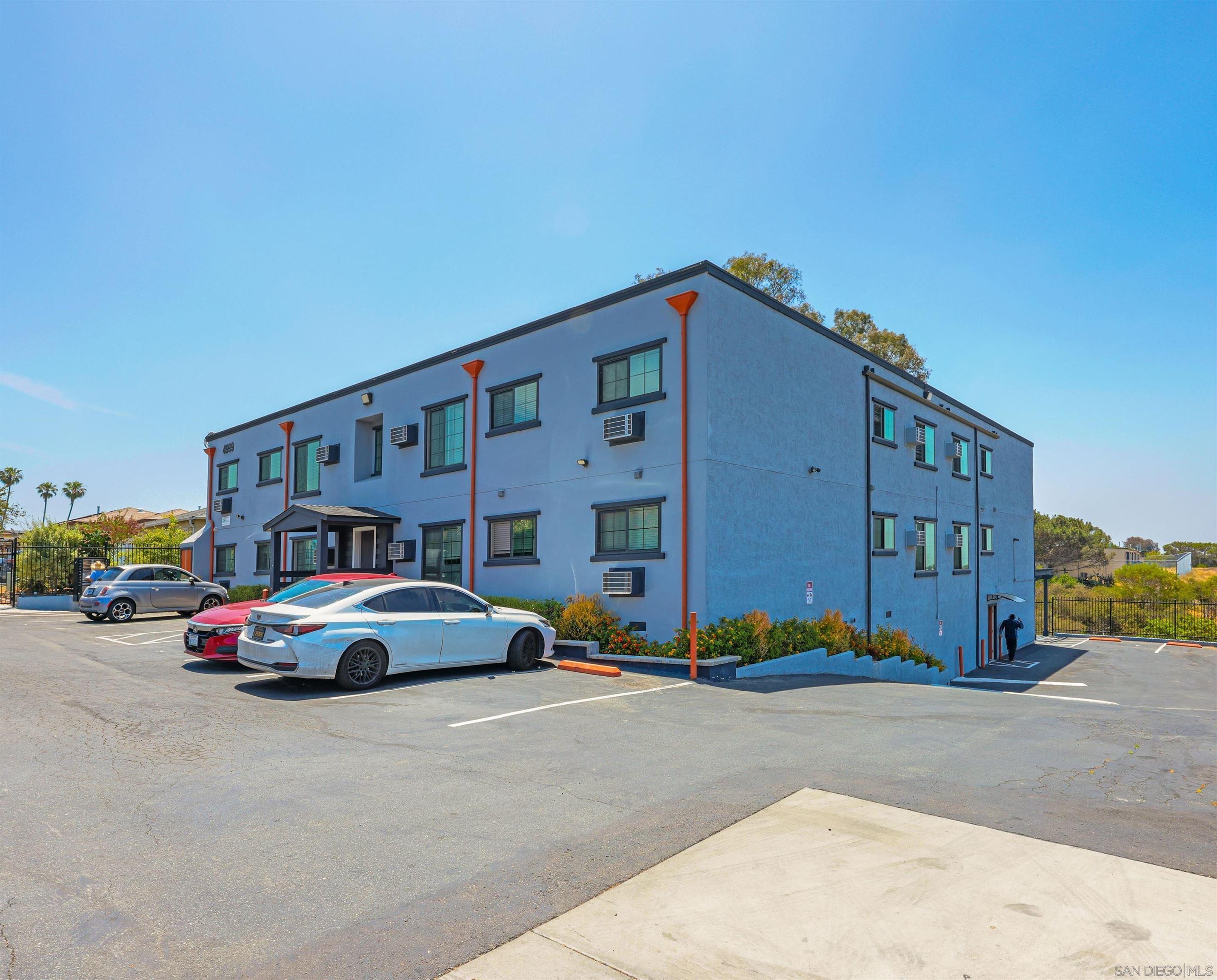 Detail Gallery Image 1 of 11 For 4999  Sterling Ct, San Diego,  CA 92105 - – Beds | – Baths