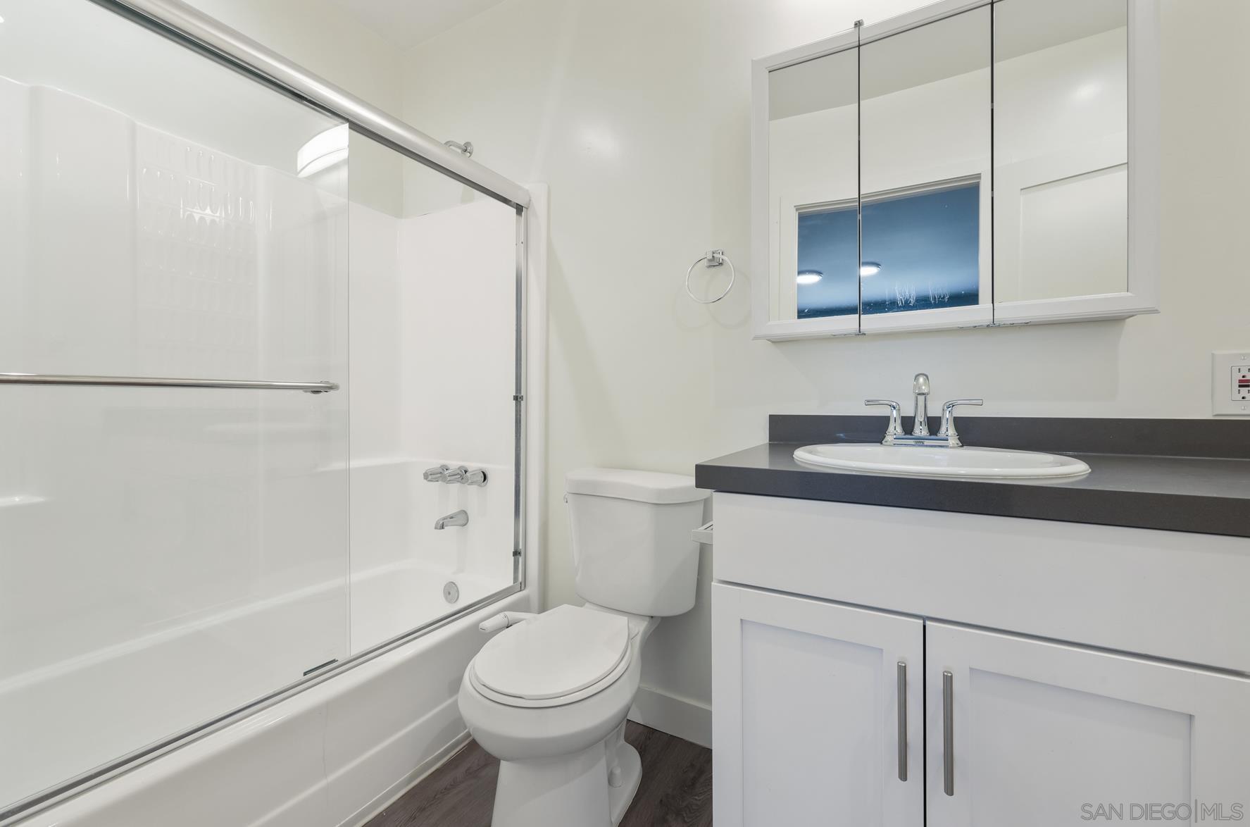 Detail Gallery Image 8 of 11 For 4999  Sterling Ct, San Diego,  CA 92105 - – Beds | – Baths