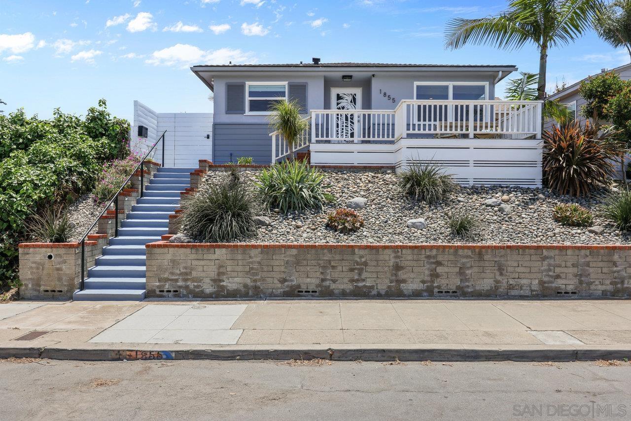 Detail Gallery Image 1 of 1 For 1855  Capistrano St, San Diego,  CA 92106 - 3 Beds | 2 Baths