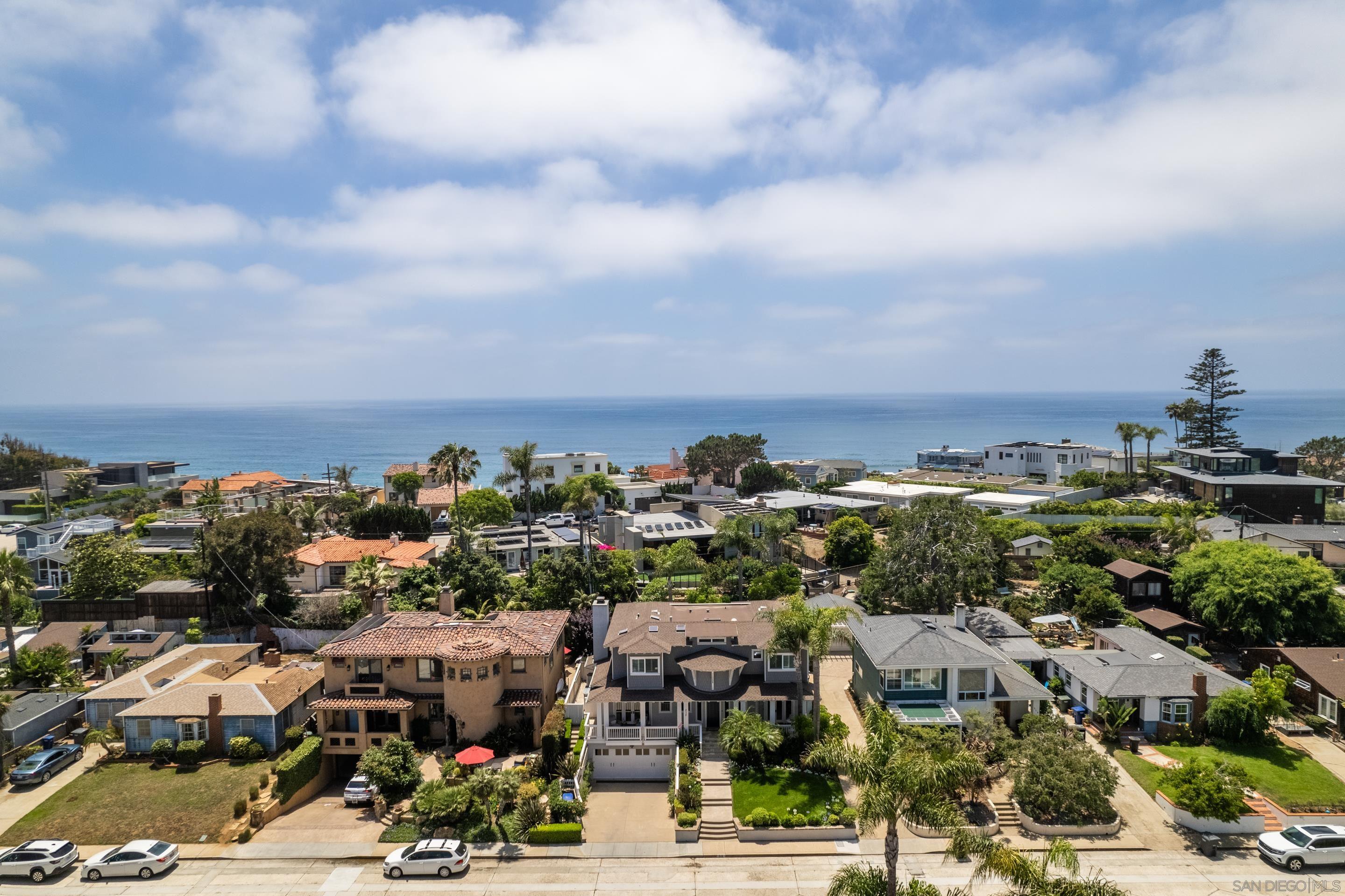 Detail Gallery Image 2 of 49 For 515 N Acacia Ave, Solana Beach,  CA 92075 - 5 Beds | 4/1 Baths