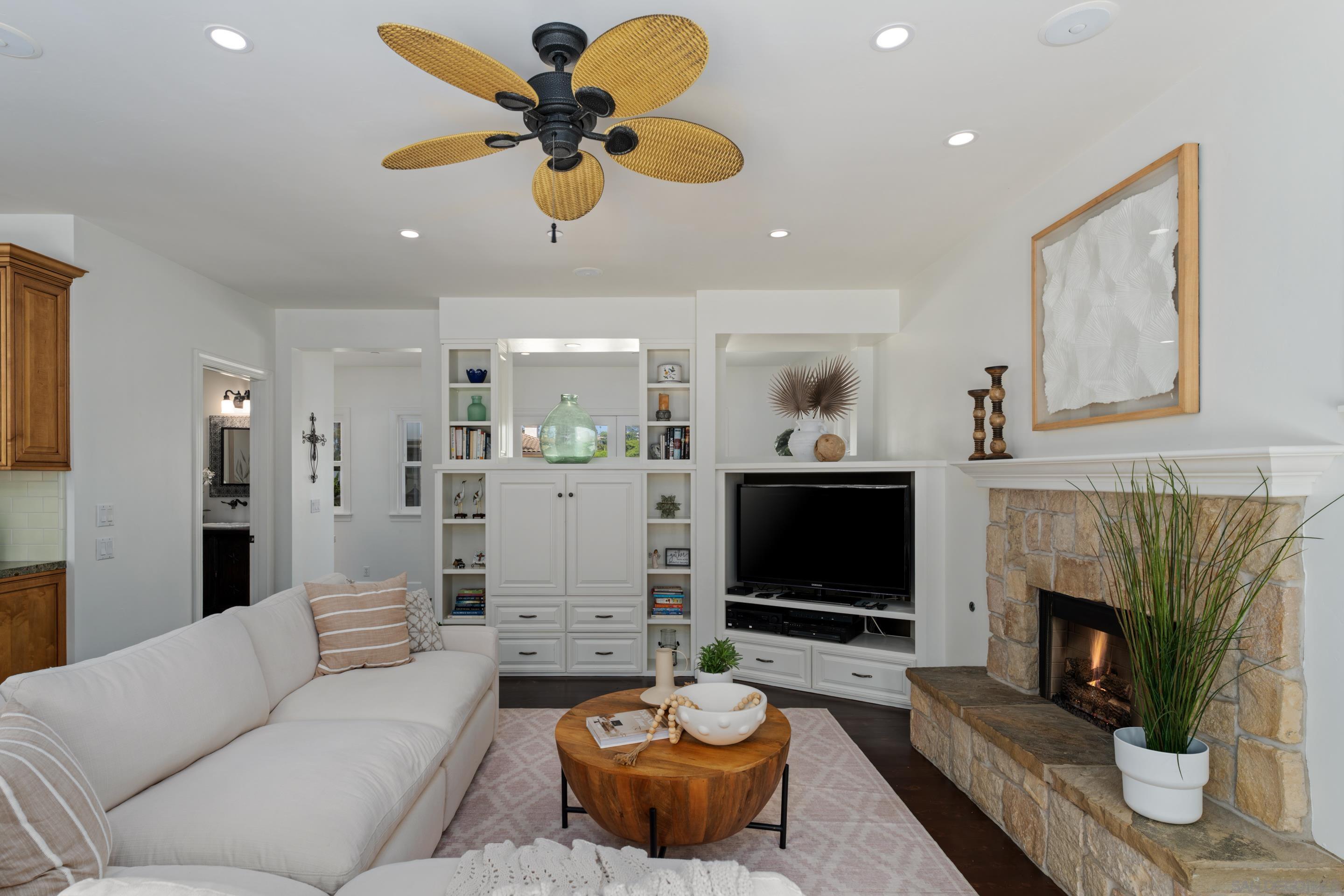 Detail Gallery Image 12 of 49 For 515 N Acacia Ave, Solana Beach,  CA 92075 - 5 Beds | 4/1 Baths