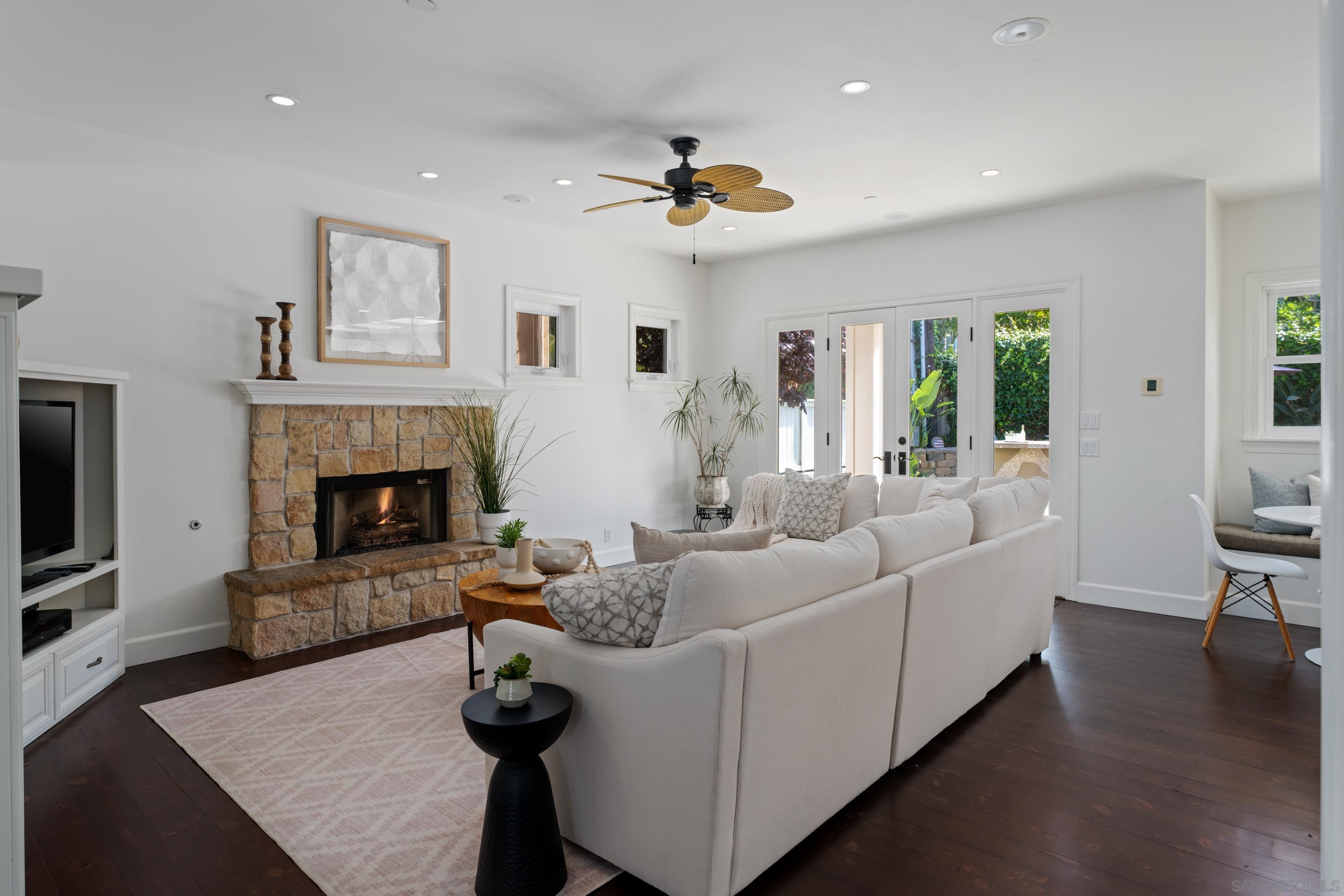 Detail Gallery Image 13 of 49 For 515 N Acacia Ave, Solana Beach,  CA 92075 - 5 Beds | 4/1 Baths