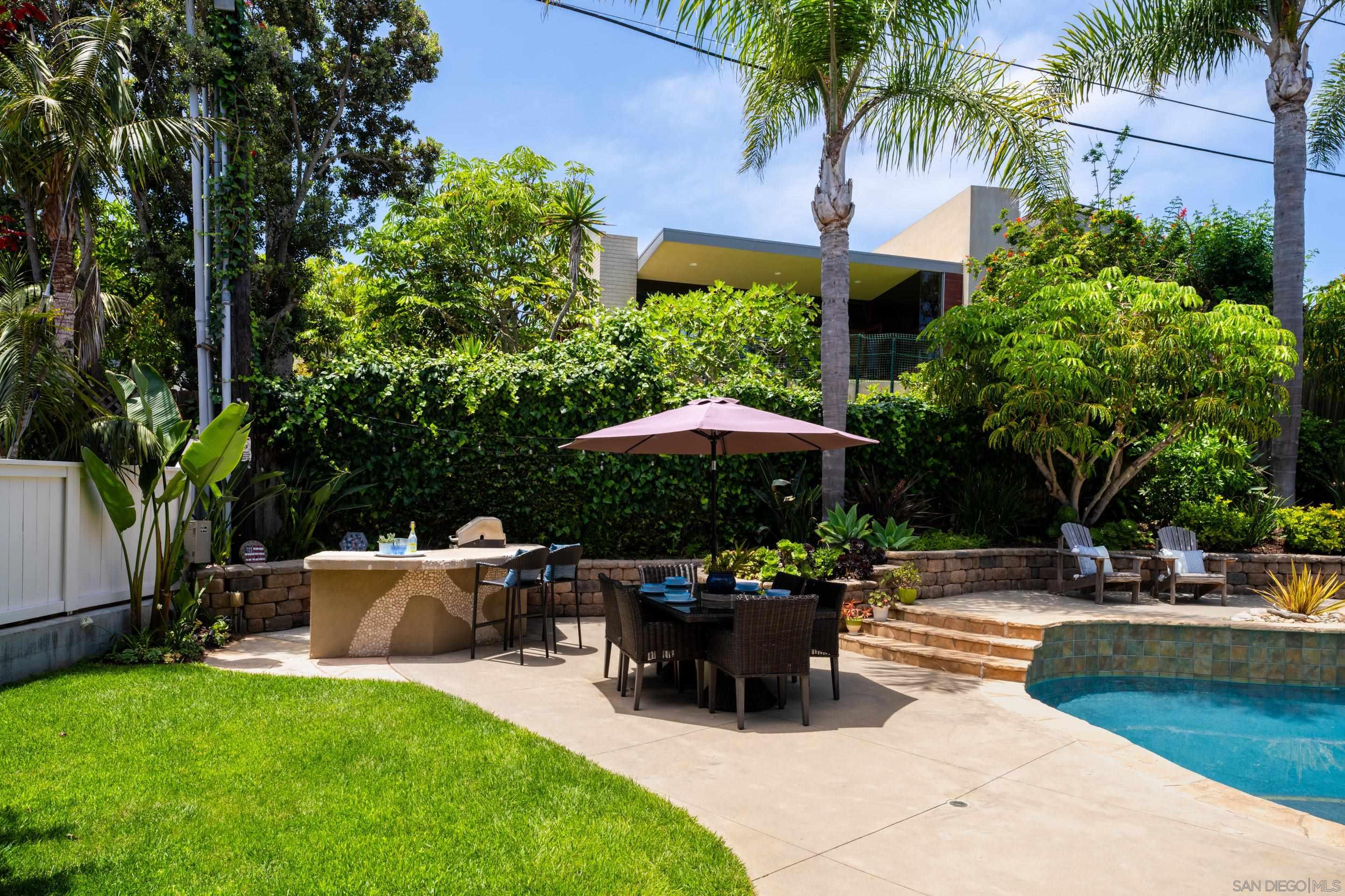 Detail Gallery Image 14 of 49 For 515 N Acacia Ave, Solana Beach,  CA 92075 - 5 Beds | 4/1 Baths