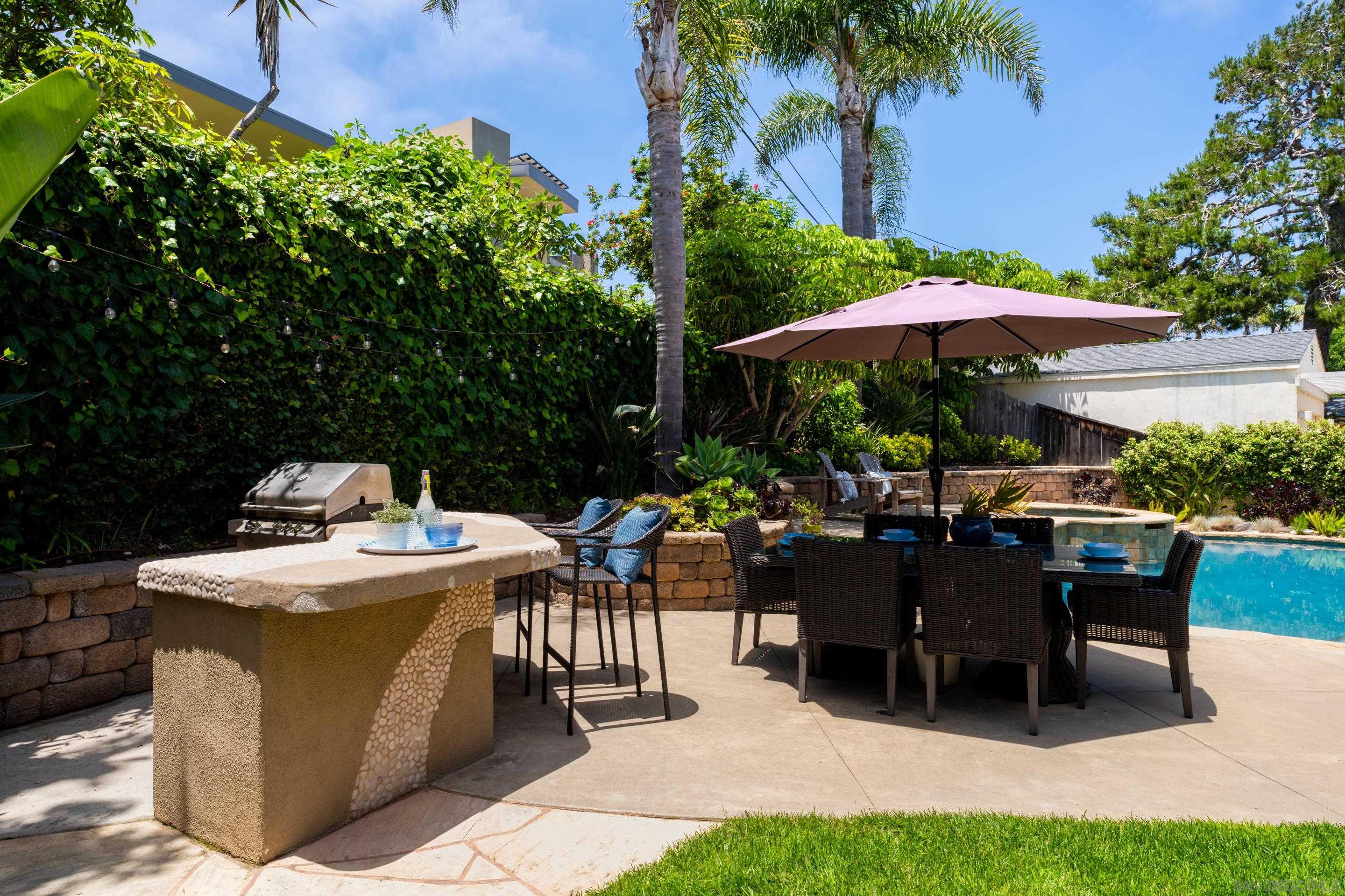 Detail Gallery Image 15 of 49 For 515 N Acacia Ave, Solana Beach,  CA 92075 - 5 Beds | 4/1 Baths