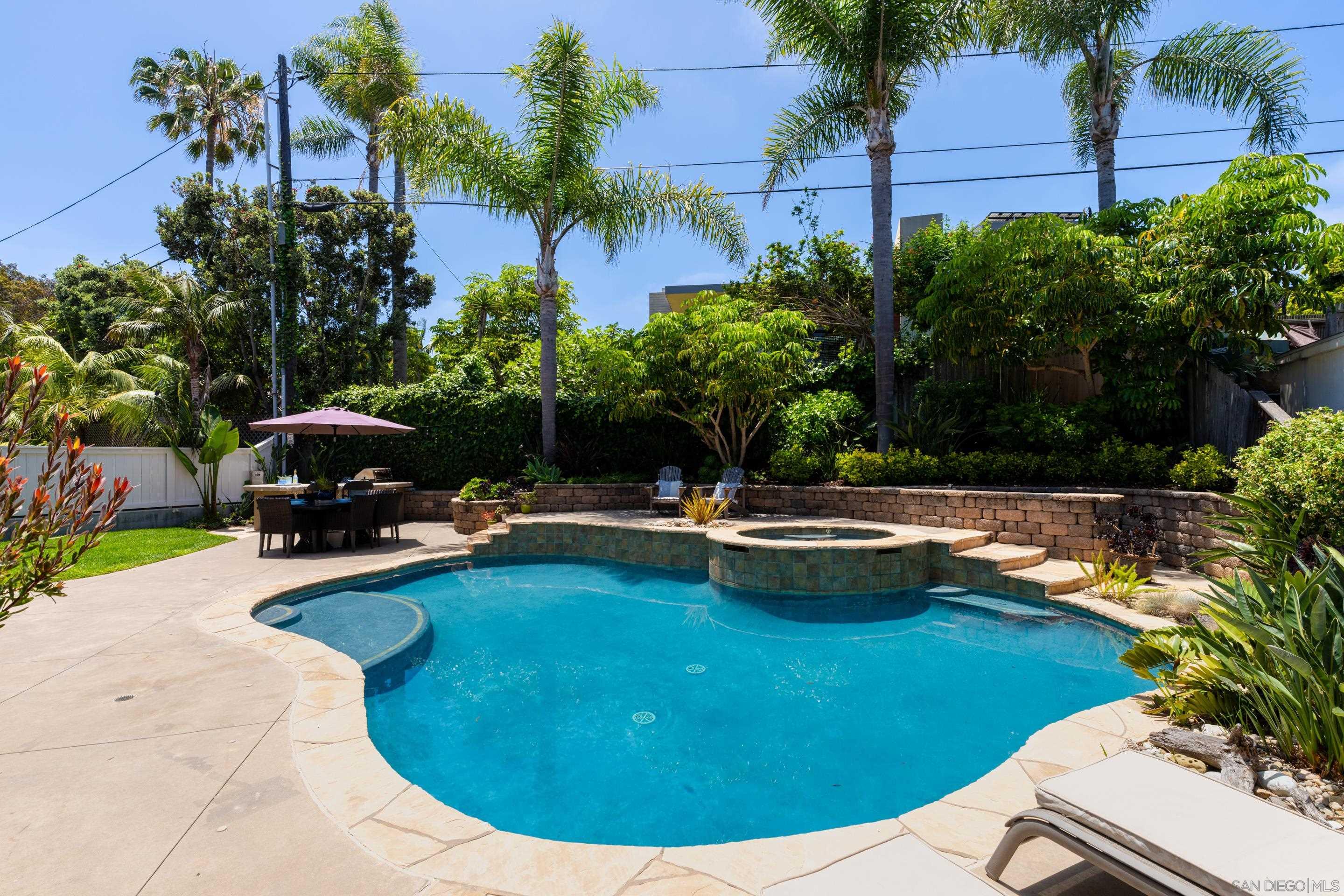 Detail Gallery Image 16 of 49 For 515 N Acacia Ave, Solana Beach,  CA 92075 - 5 Beds | 4/1 Baths