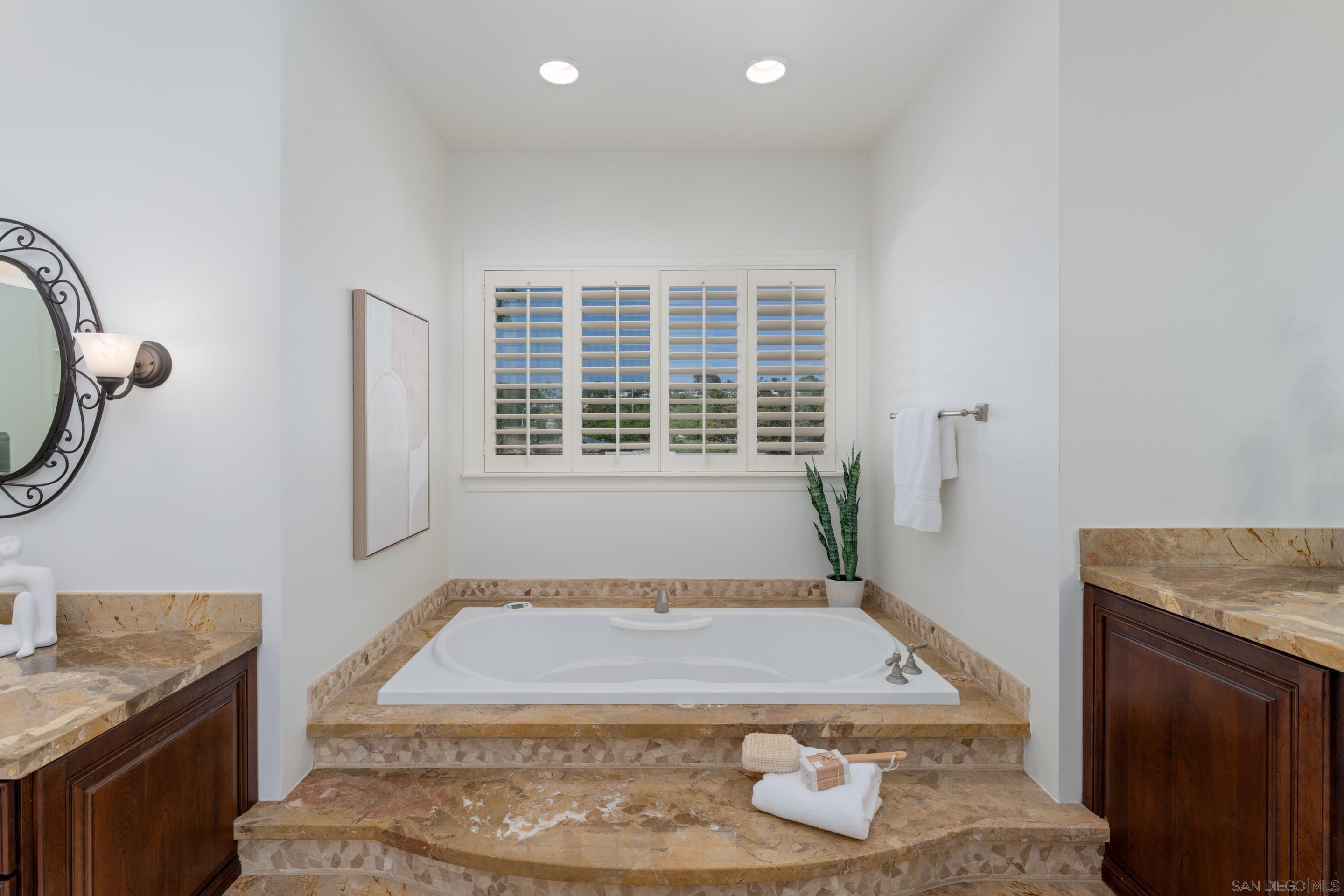 Detail Gallery Image 25 of 49 For 515 N Acacia Ave, Solana Beach,  CA 92075 - 5 Beds | 4/1 Baths