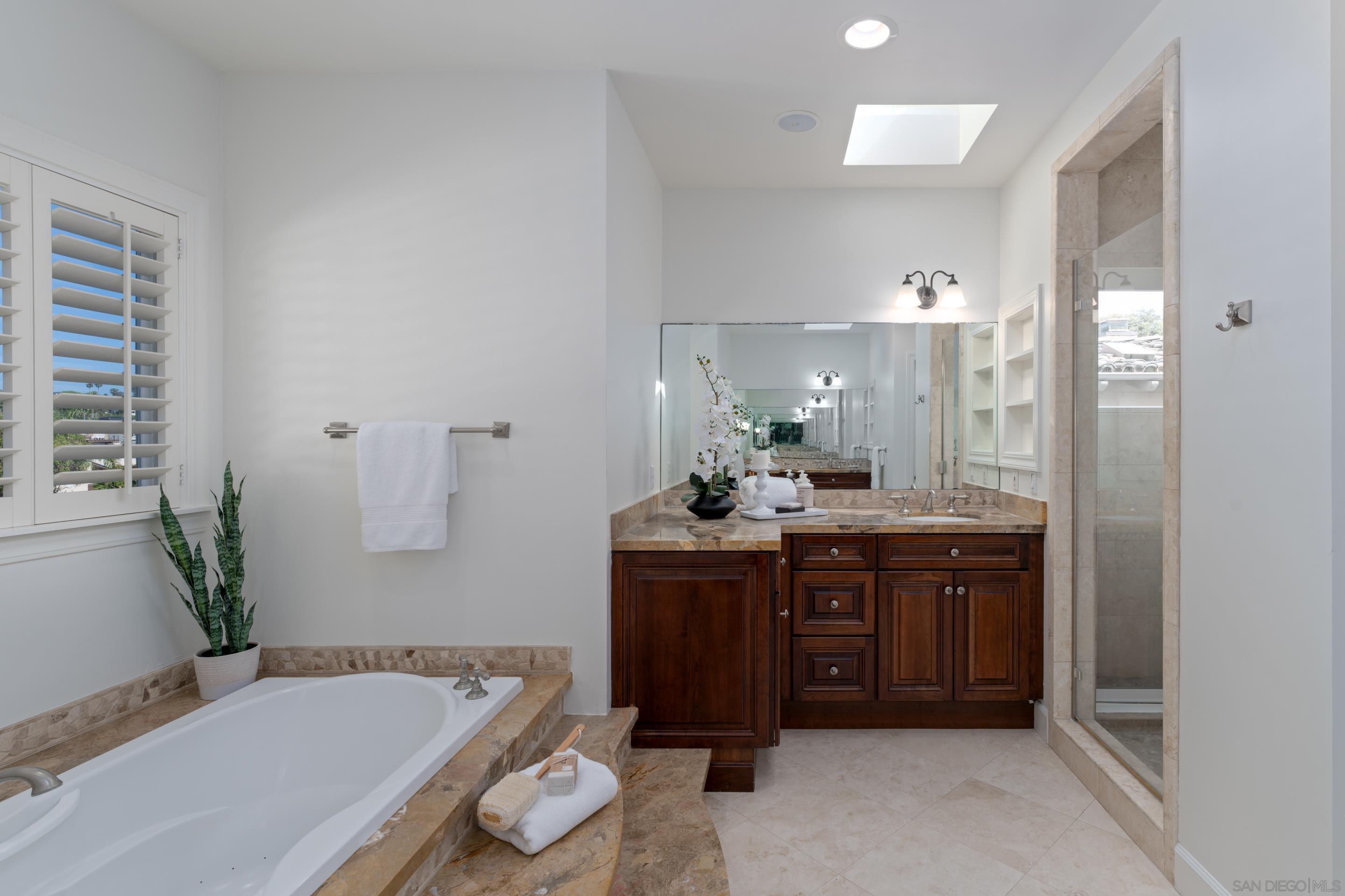 Detail Gallery Image 26 of 49 For 515 N Acacia Ave, Solana Beach,  CA 92075 - 5 Beds | 4/1 Baths