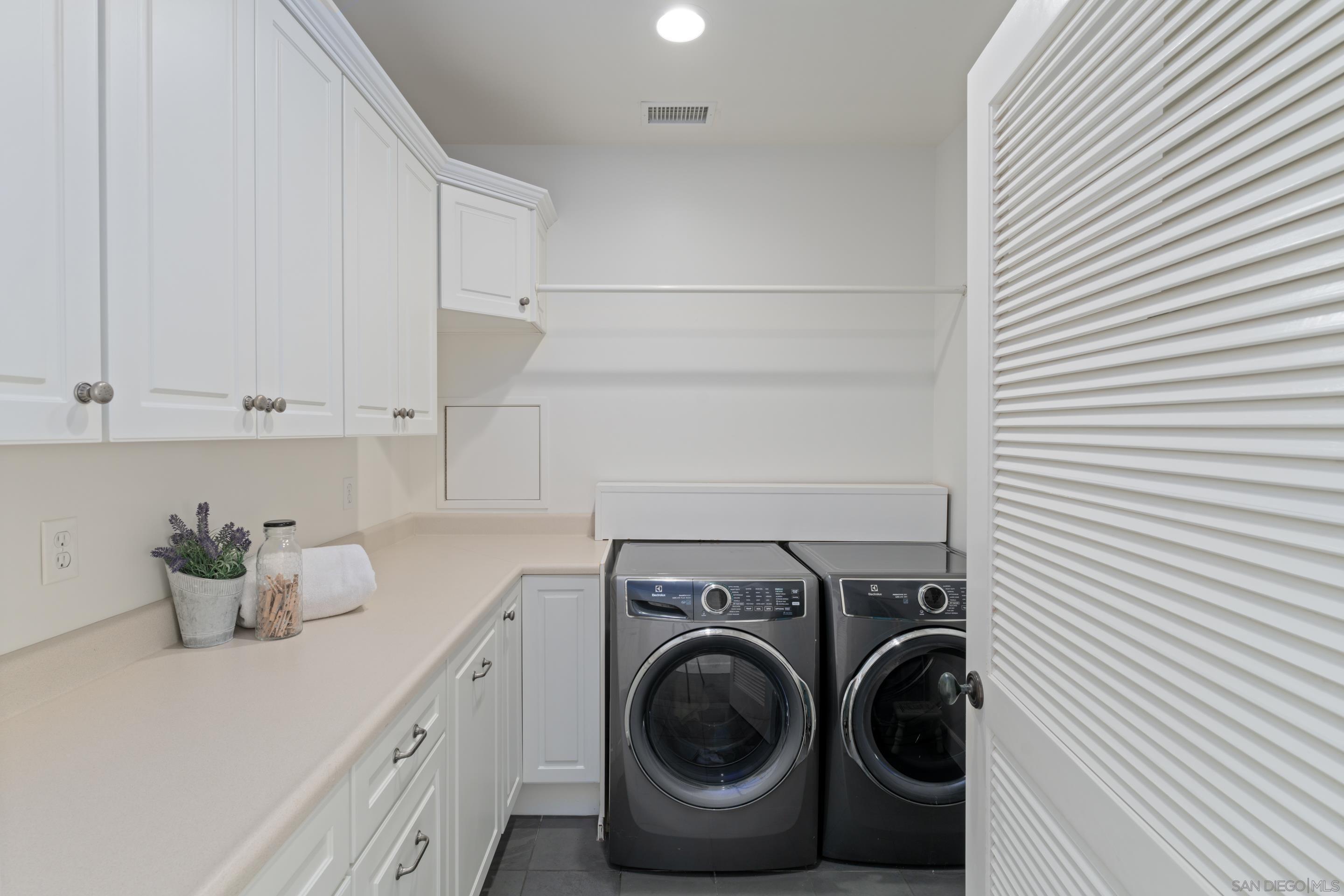 Detail Gallery Image 34 of 49 For 515 N Acacia Ave, Solana Beach,  CA 92075 - 5 Beds | 4/1 Baths