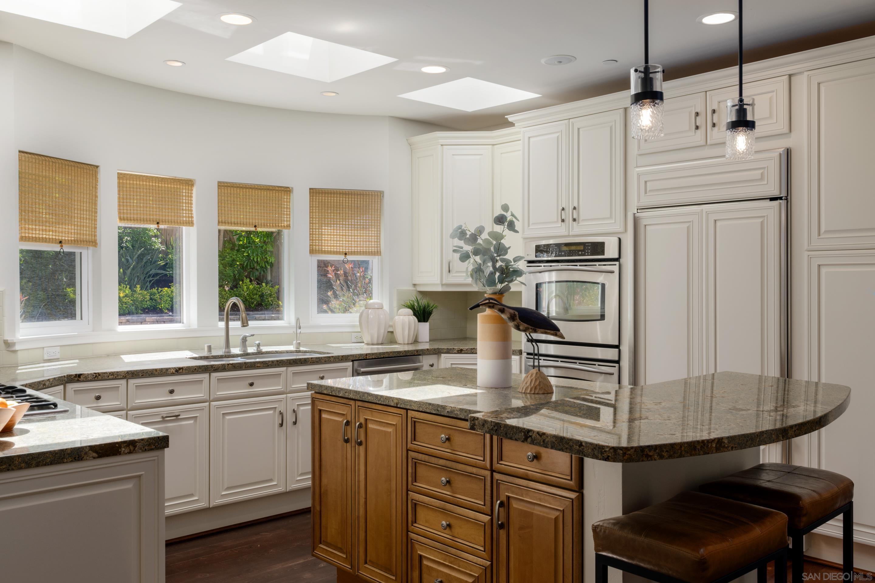 Detail Gallery Image 6 of 49 For 515 N Acacia Ave, Solana Beach,  CA 92075 - 5 Beds | 4/1 Baths