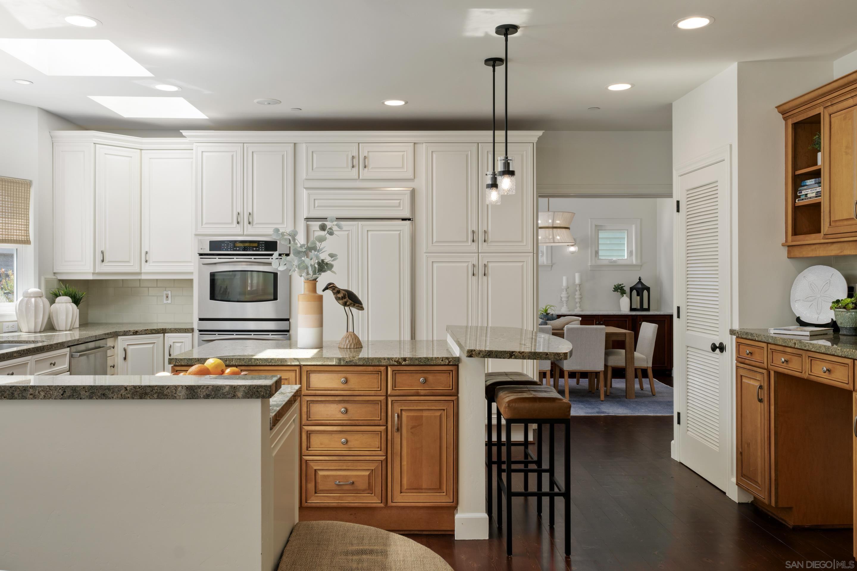 Detail Gallery Image 7 of 49 For 515 N Acacia Ave, Solana Beach,  CA 92075 - 5 Beds | 4/1 Baths