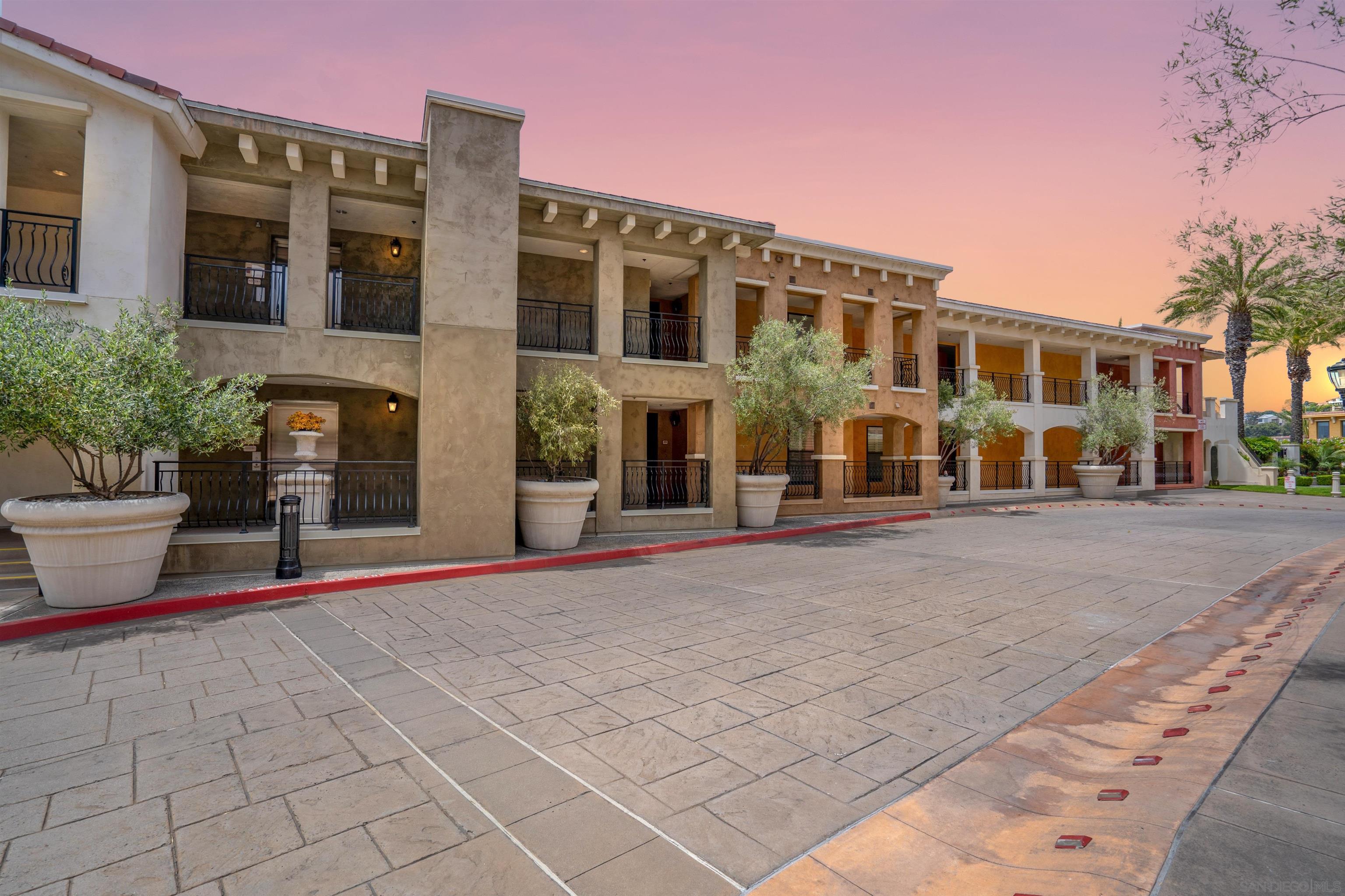 Detail Gallery Image 1 of 1 For 1000  Genter St  #304,  La Jolla,  CA 92037 - 3 Beds | 3/1 Baths