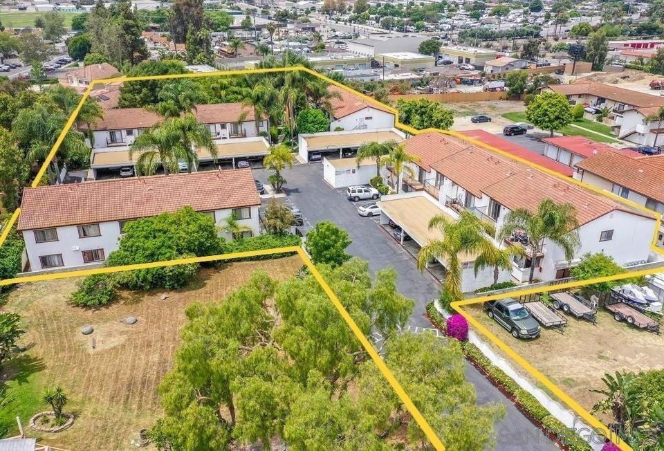 Detail Gallery Image 2 of 18 For 380  Plymouth Dr, Vista,  CA 92083 - – Beds | – Baths