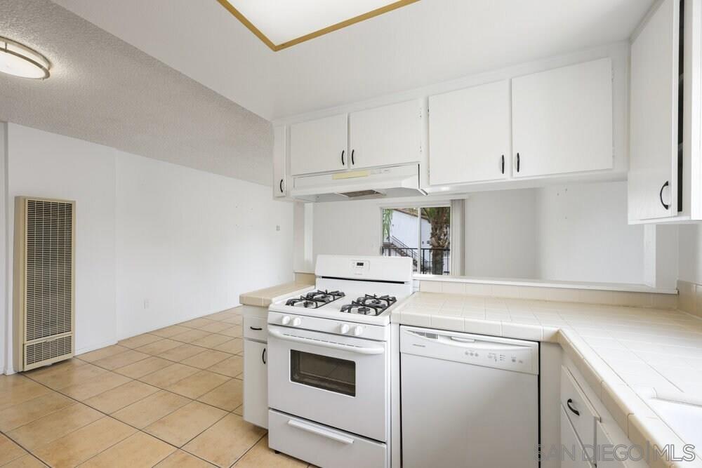 Detail Gallery Image 8 of 18 For 380  Plymouth Dr, Vista,  CA 92083 - – Beds | – Baths