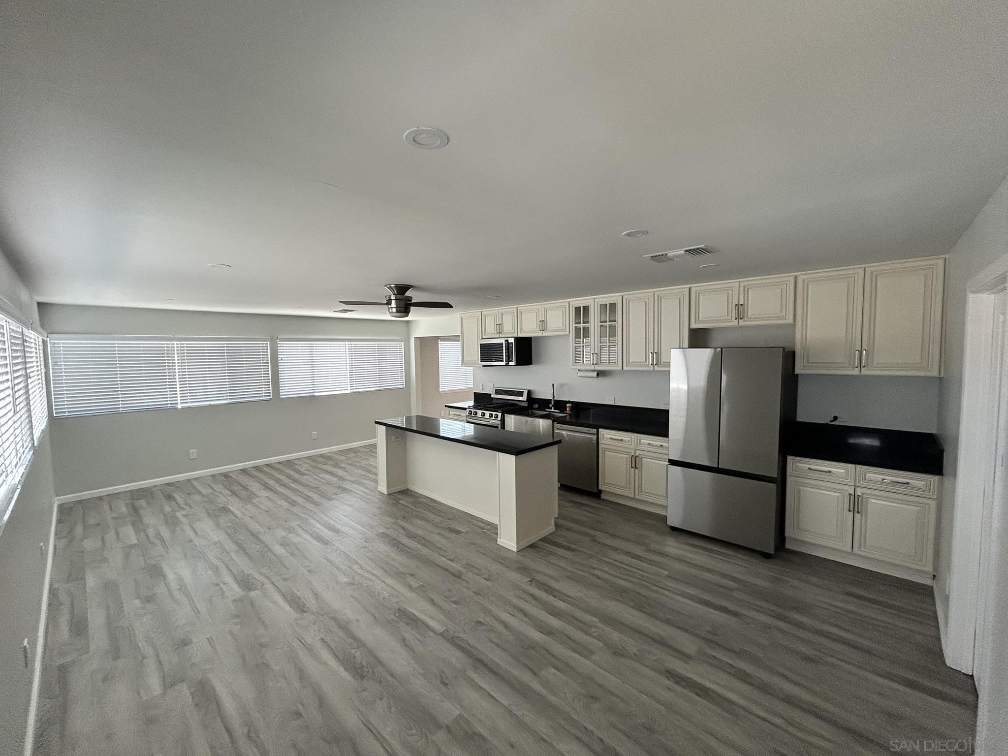 Detail Gallery Image 3 of 26 For 27452  Silver Lakes Pkwy, Helendale,  CA 92342 - 4 Beds | 2 Baths