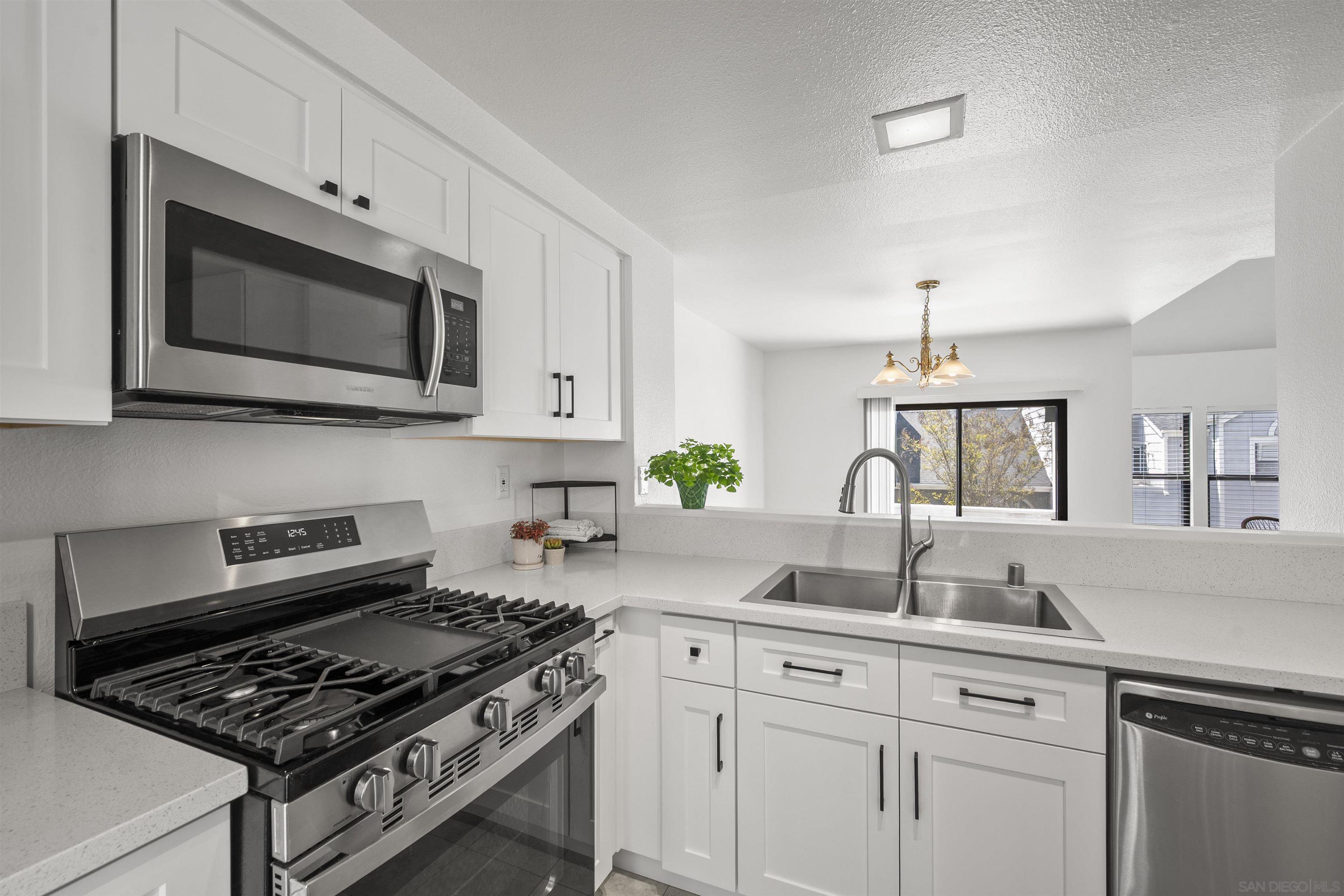 Detail Gallery Image 1 of 66 For 11061  Scripps Ranch, San Diego,  CA 92131 - 2 Beds | 2 Baths