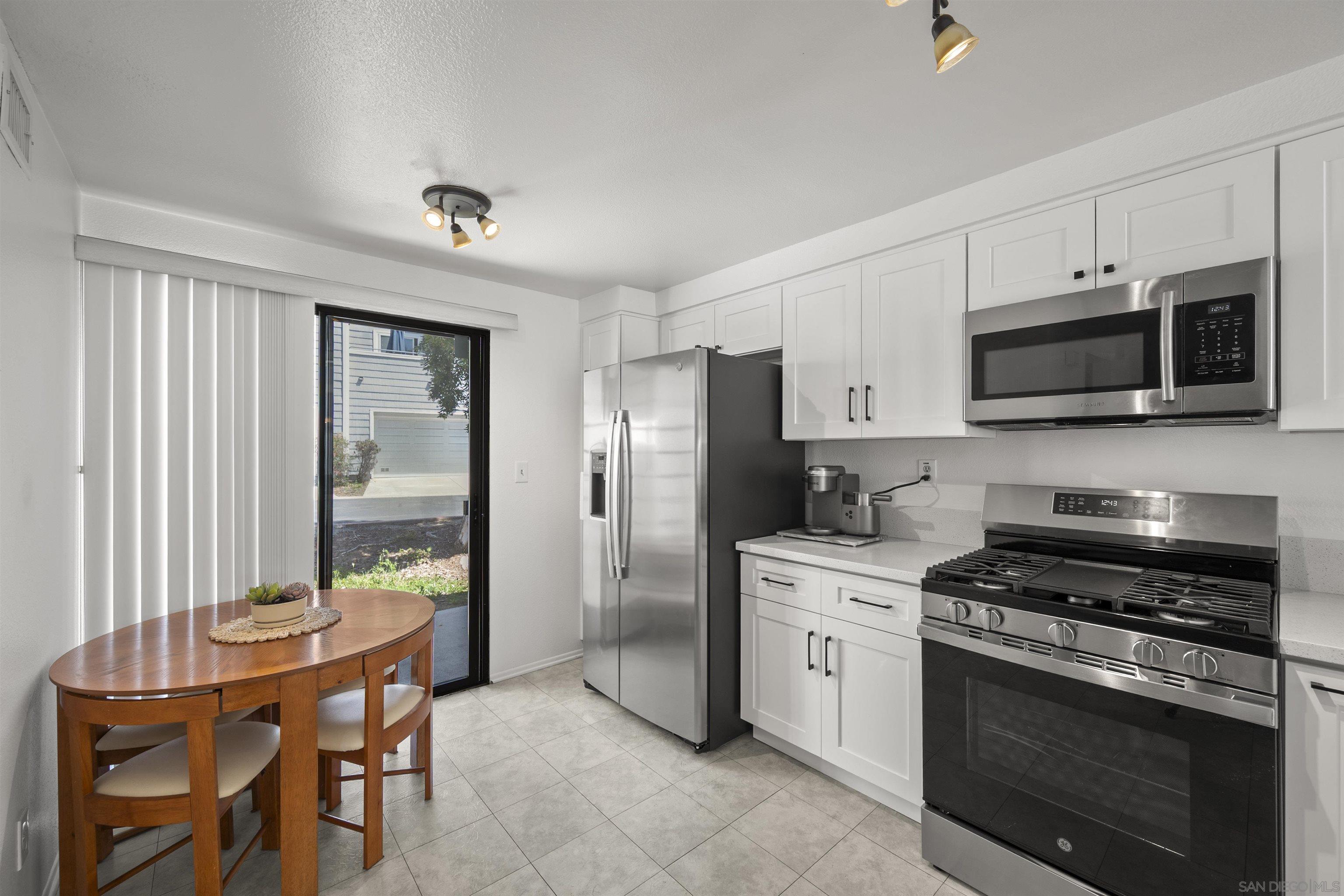 Detail Gallery Image 5 of 66 For 11061  Scripps Ranch, San Diego,  CA 92131 - 2 Beds | 2 Baths