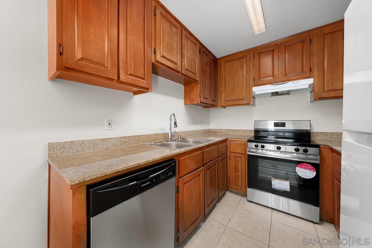 Detail Gallery Image 1 of 1 For 3557  Kenora Dr  #33,  Spring Valley,  CA 91977 - 2 Beds | 2 Baths