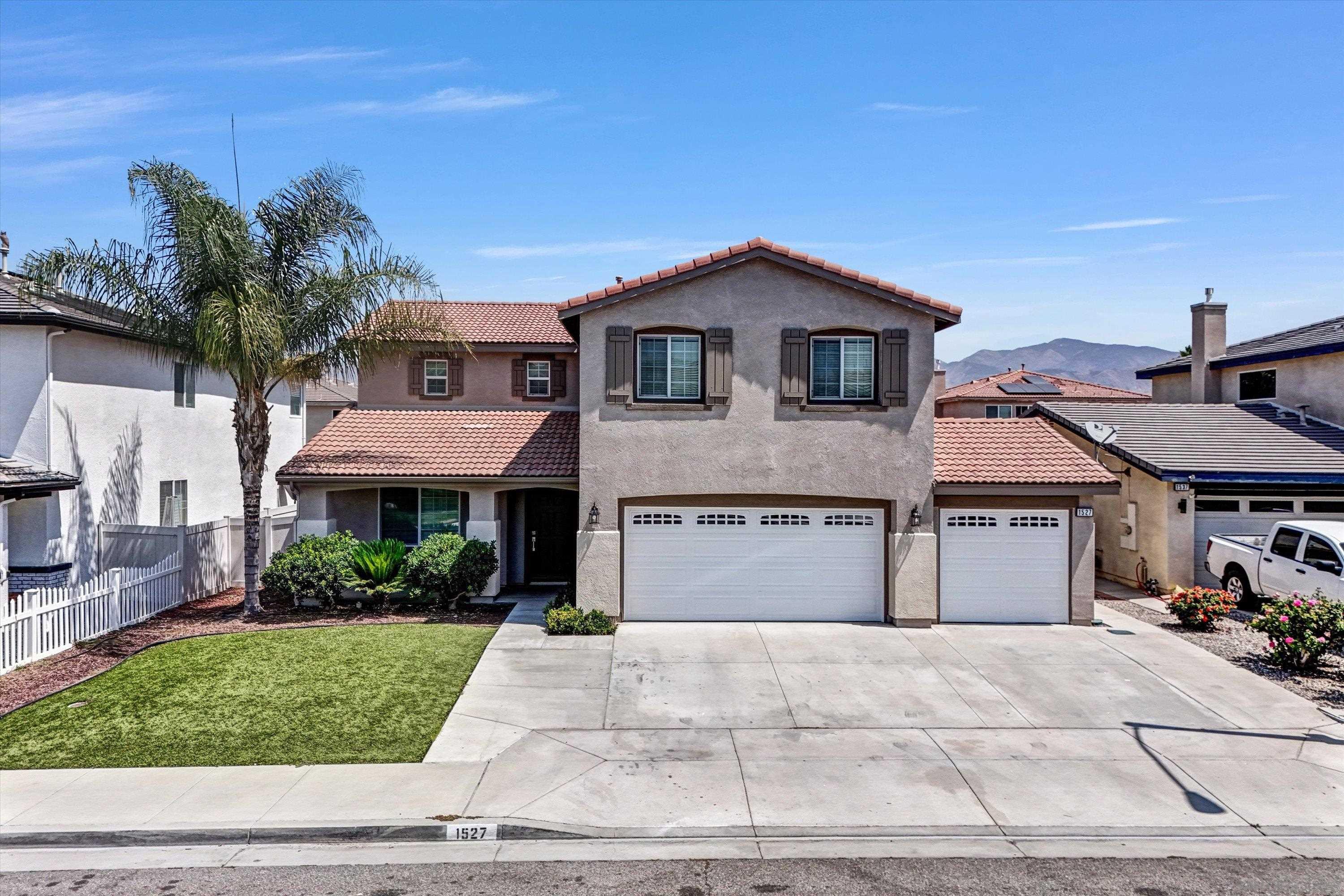 Detail Gallery Image 1 of 1 For 1527  Burns Ln, San Jacinto,  CA 92583 - 6 Beds | 3 Baths