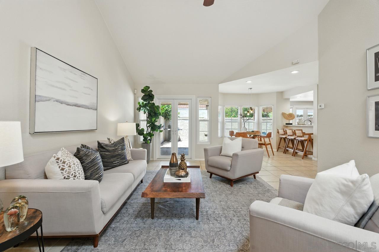 Detail Gallery Image 1 of 1 For 15905  Avenida Villaha  #81,  San Diego,  CA 92128 - 3 Beds | 2/1 Baths