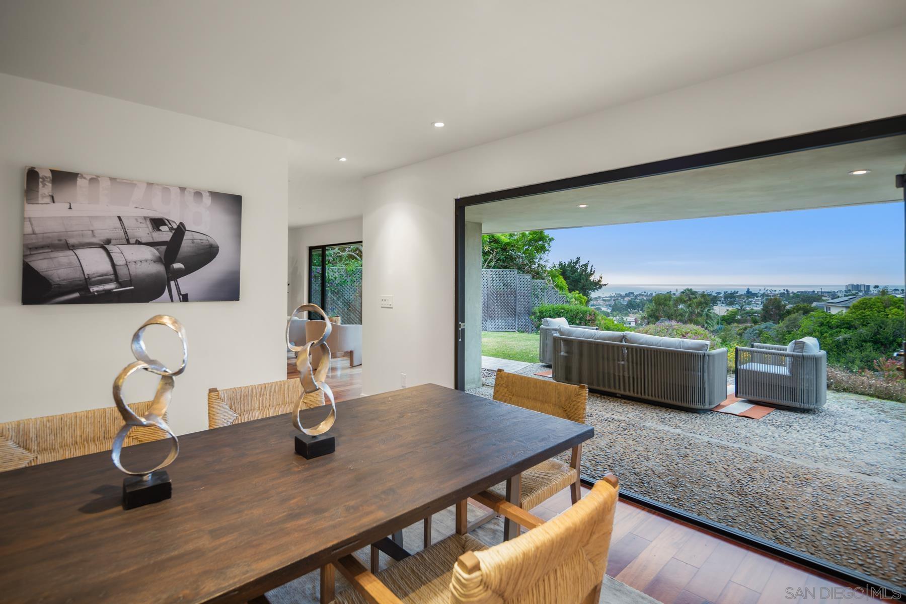 Detail Gallery Image 13 of 25 For 6561  Avenida Wilfredo, La Jolla,  CA 92037 - 4 Beds | 3 Baths