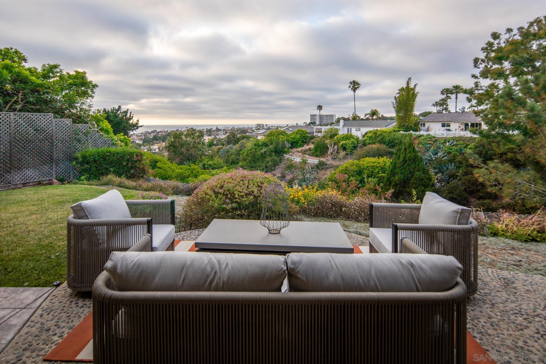 Detail Gallery Image 14 of 25 For 6561  Avenida Wilfredo, La Jolla,  CA 92037 - 4 Beds | 3 Baths