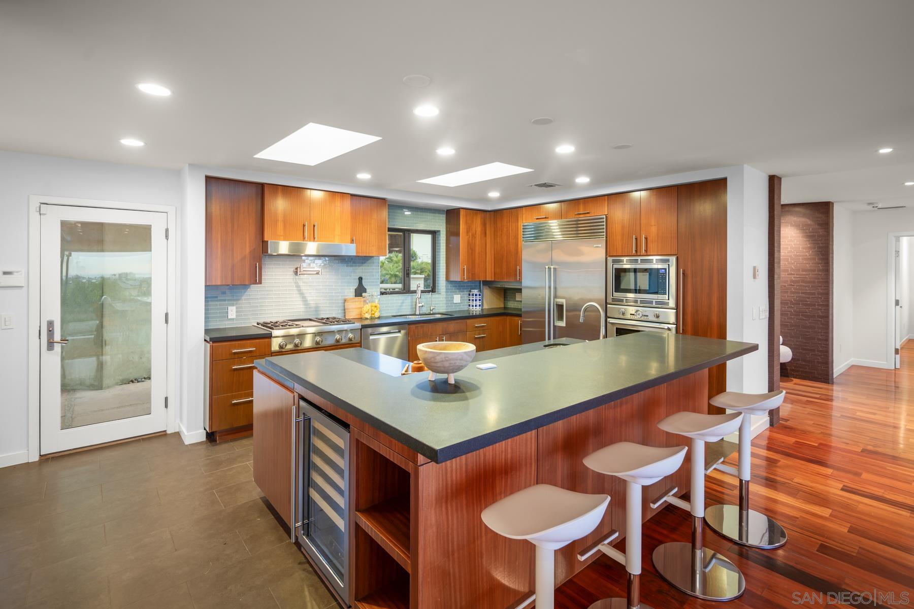 Detail Gallery Image 9 of 25 For 6561  Avenida Wilfredo, La Jolla,  CA 92037 - 4 Beds | 3 Baths