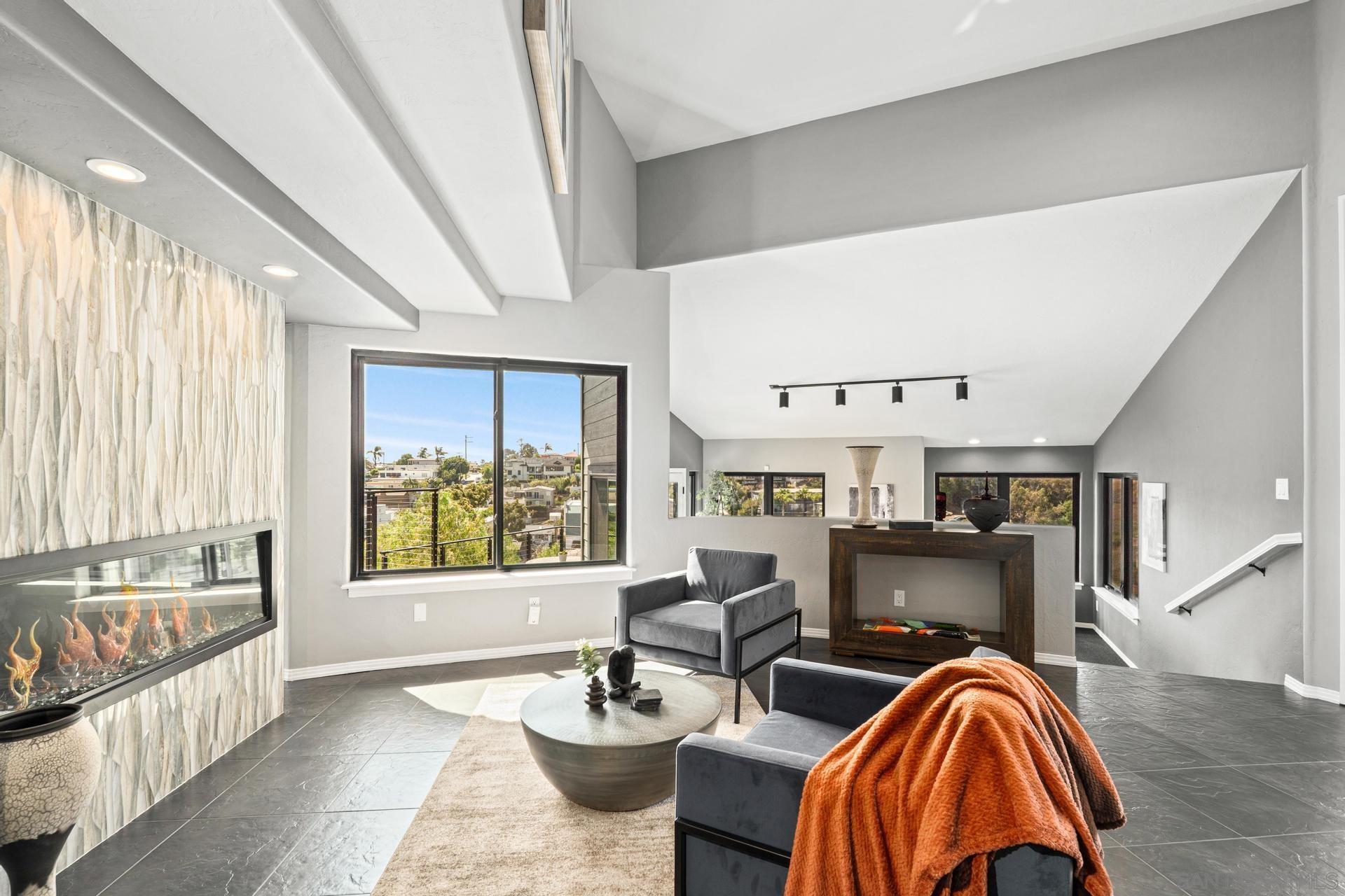 Detail Gallery Image 2 of 50 For 1695  Neale St, San Diego,  CA 92103 - 3 Beds | 2/1 Baths