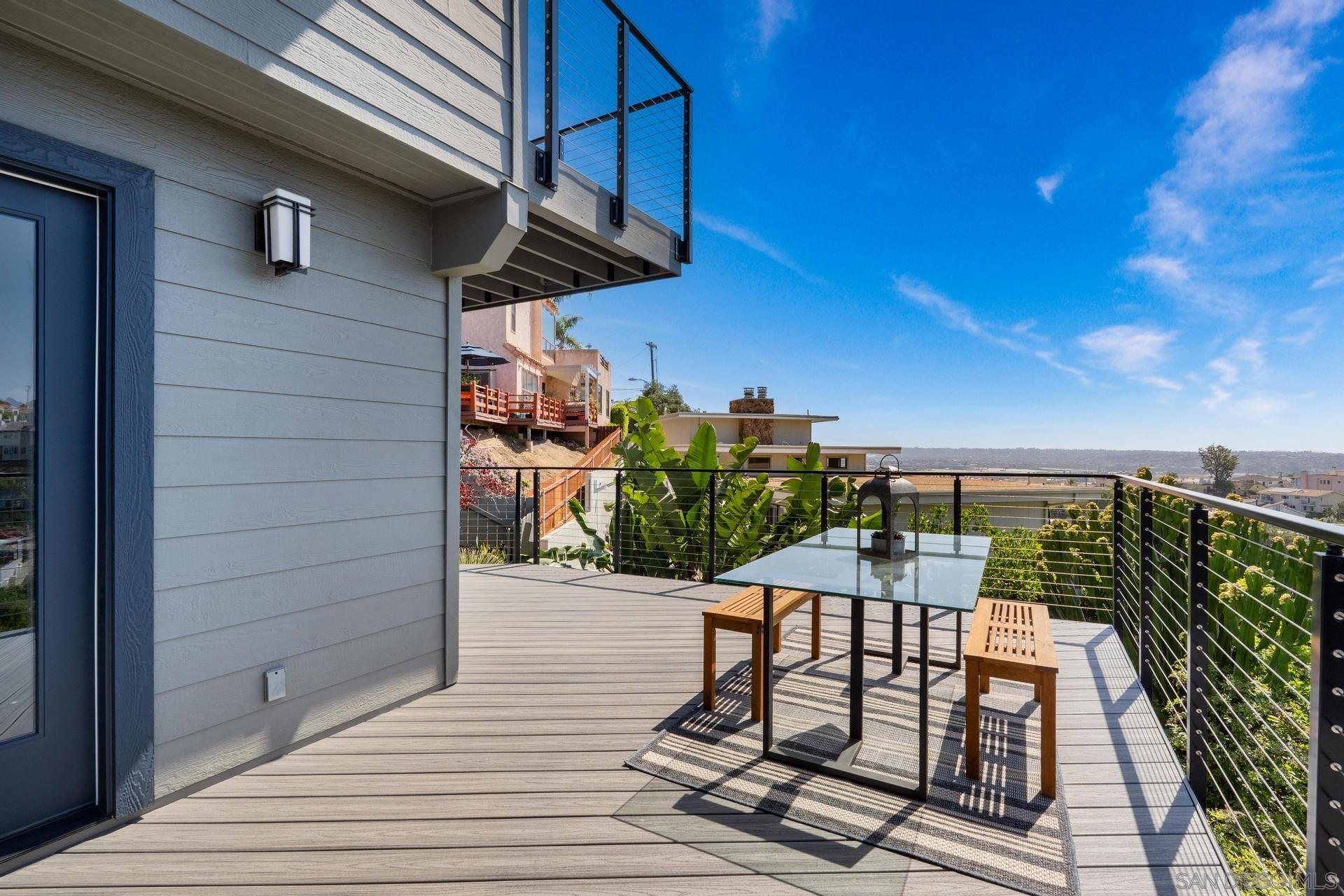 Detail Gallery Image 11 of 50 For 1695  Neale St, San Diego,  CA 92103 - 3 Beds | 2/1 Baths