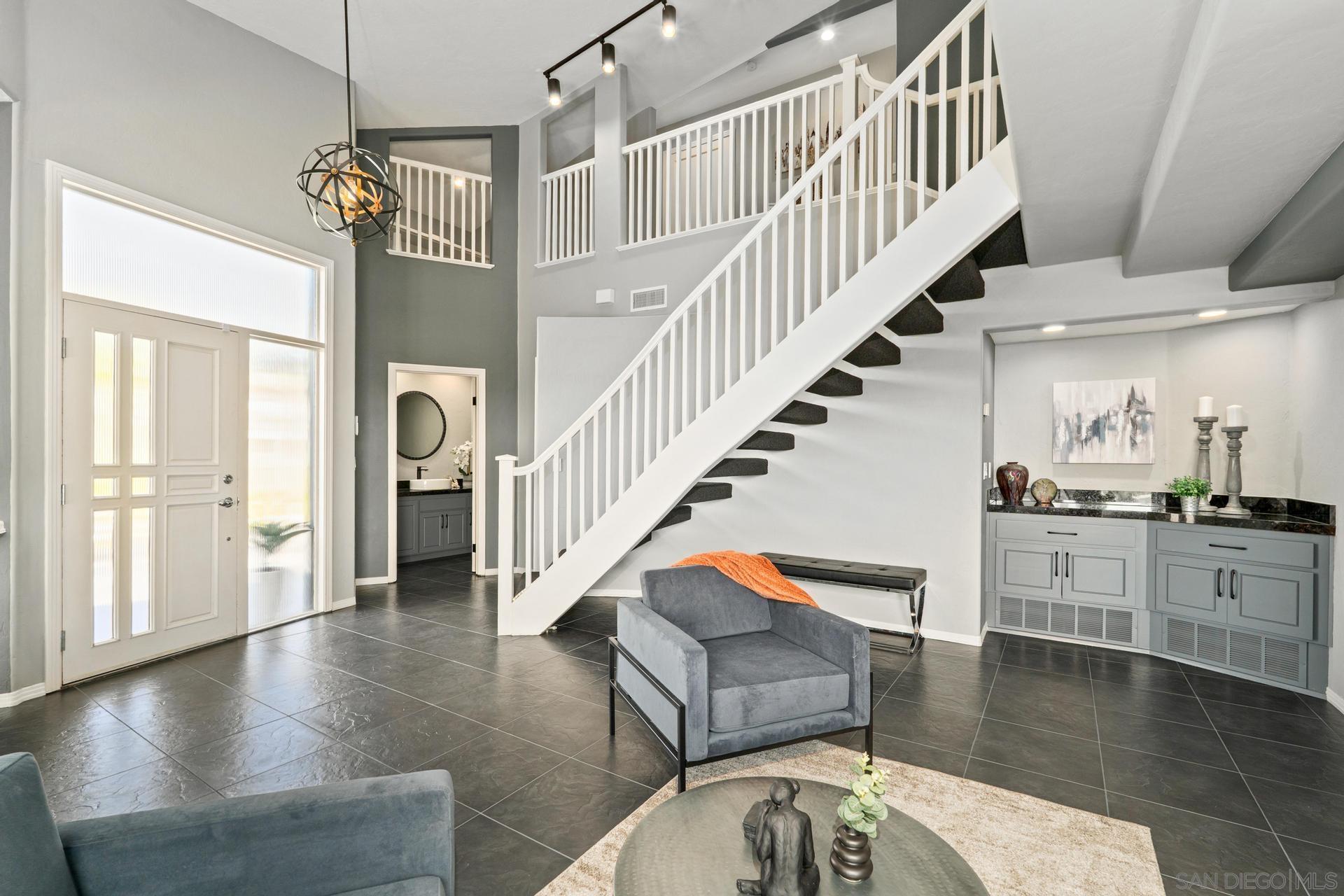 Detail Gallery Image 4 of 50 For 1695  Neale St, San Diego,  CA 92103 - 3 Beds | 2/1 Baths