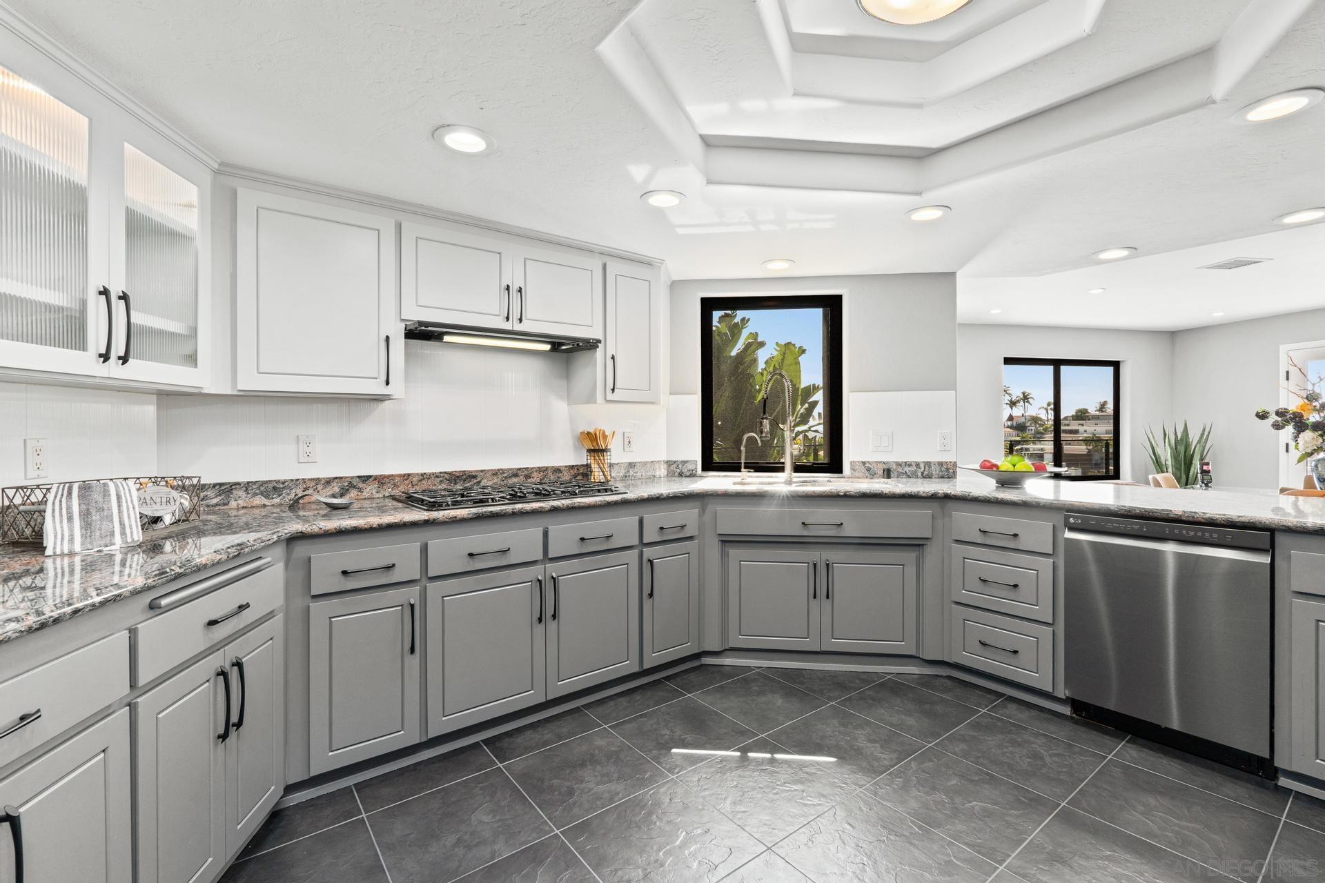 Detail Gallery Image 5 of 50 For 1695  Neale St, San Diego,  CA 92103 - 3 Beds | 2/1 Baths