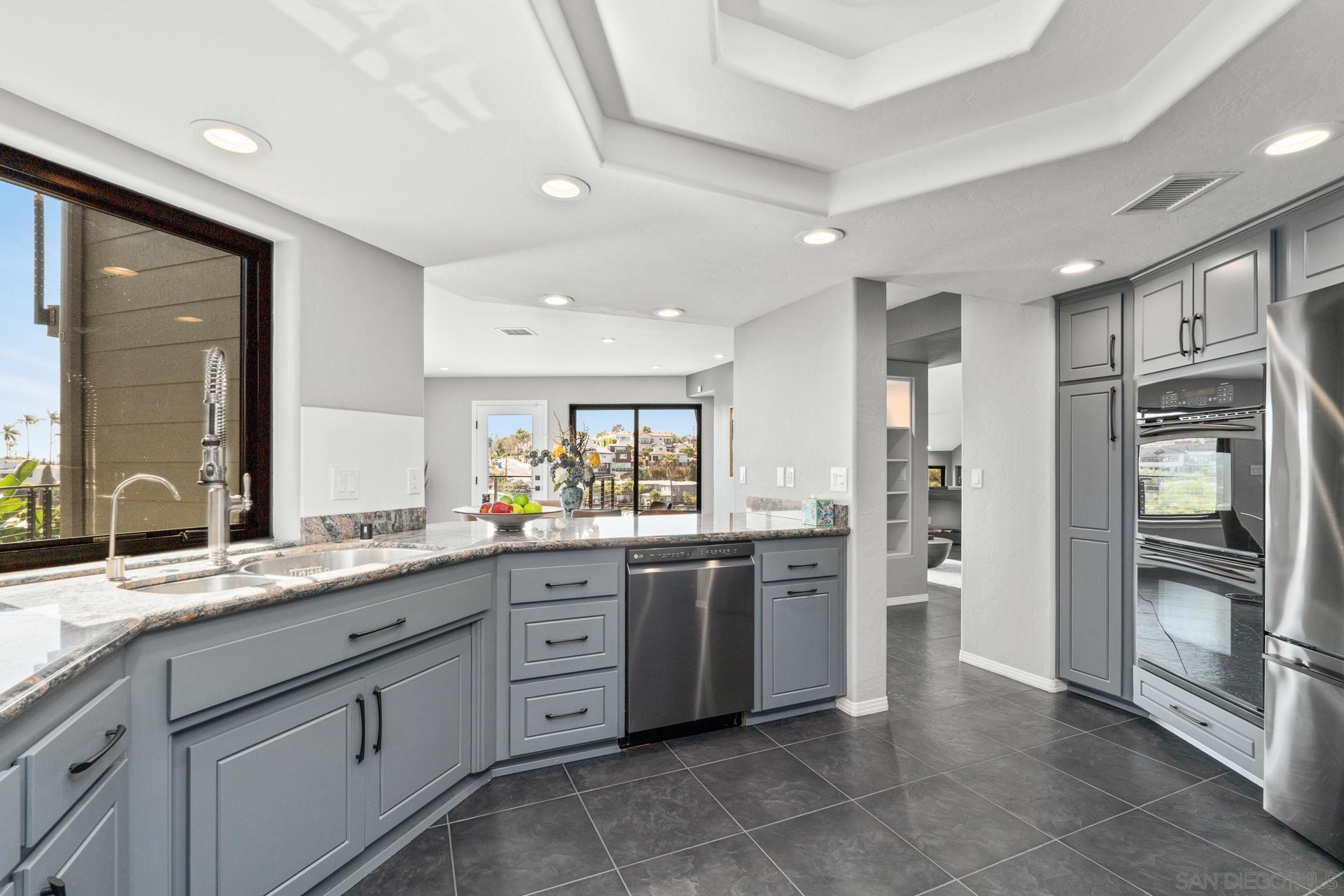 Detail Gallery Image 7 of 50 For 1695  Neale St, San Diego,  CA 92103 - 3 Beds | 2/1 Baths