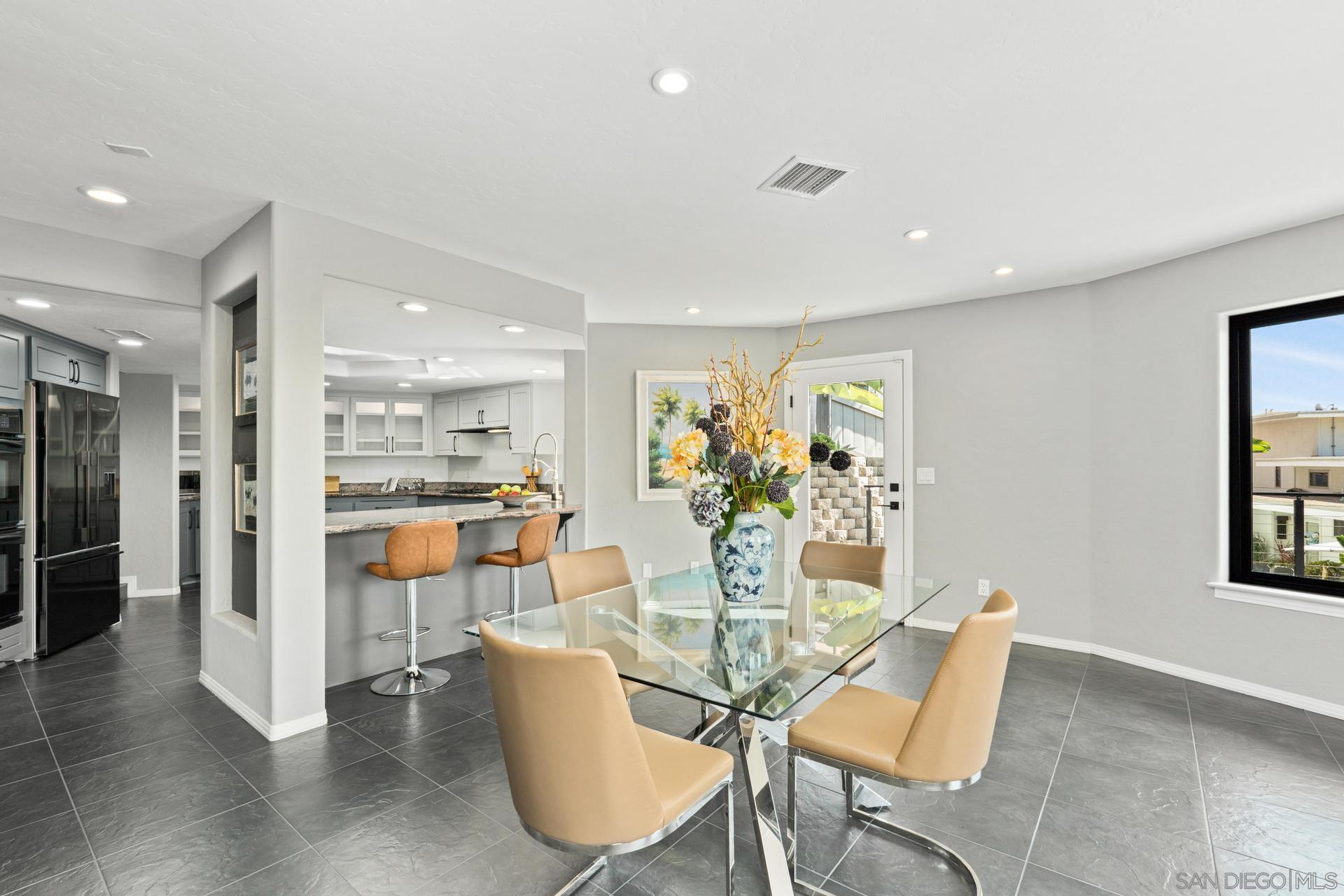 Detail Gallery Image 8 of 50 For 1695  Neale St, San Diego,  CA 92103 - 3 Beds | 2/1 Baths