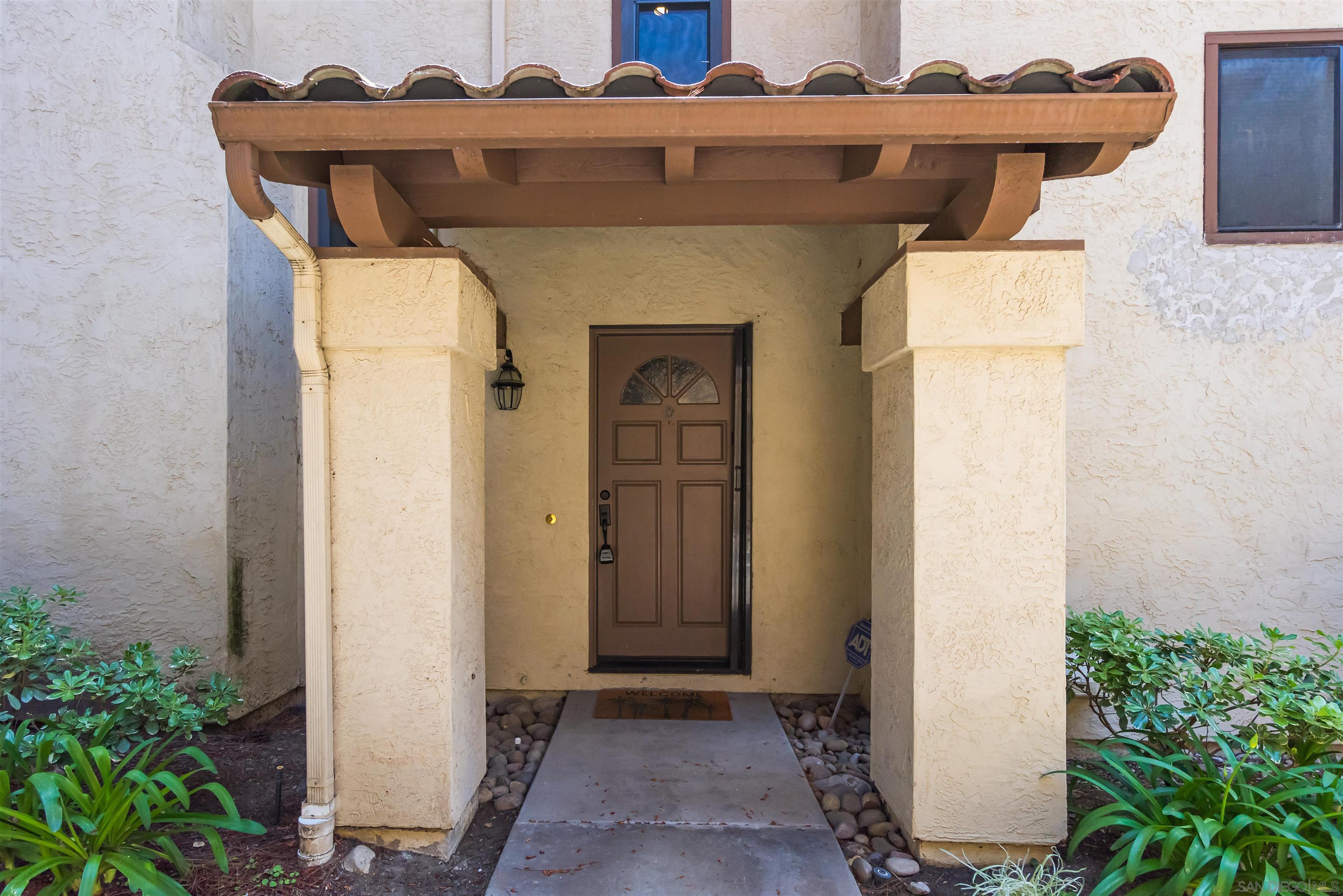 Detail Gallery Image 1 of 1 For 5830  Mission Center Rd  #D,  San Diego,  CA 92108 - 2 Beds | 2/1 Baths