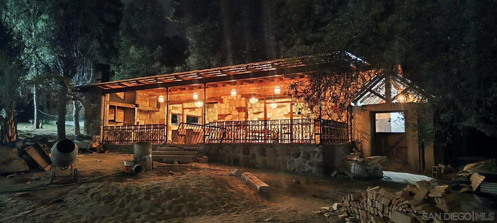 Detail Gallery Image 10 of 39 For 1267  Calle La Lomas N, –,  CA 99999 - 7 Beds | 4 Baths