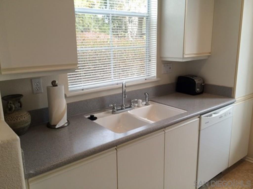 Detail Gallery Image 5 of 8 For 3609  Bernwood  81, San Diego,  CA 92130 - 1 Beds | 1 Baths